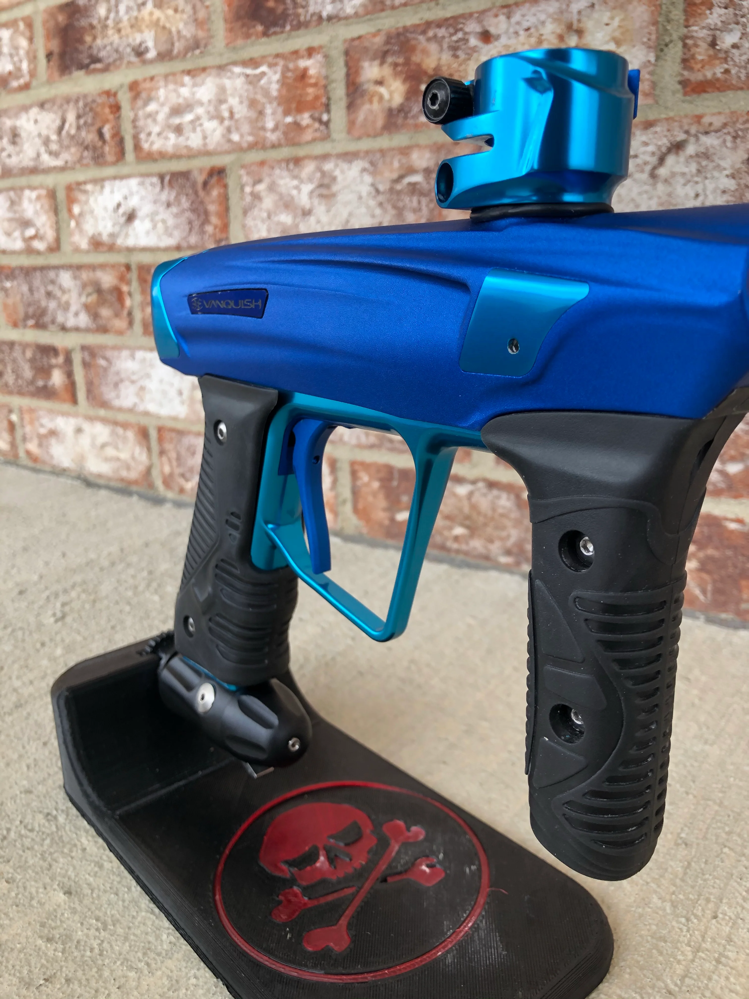 Used Empire Vanquish GT w/ V16 bolt Paintball Maker- Blue/Teal - Image 6