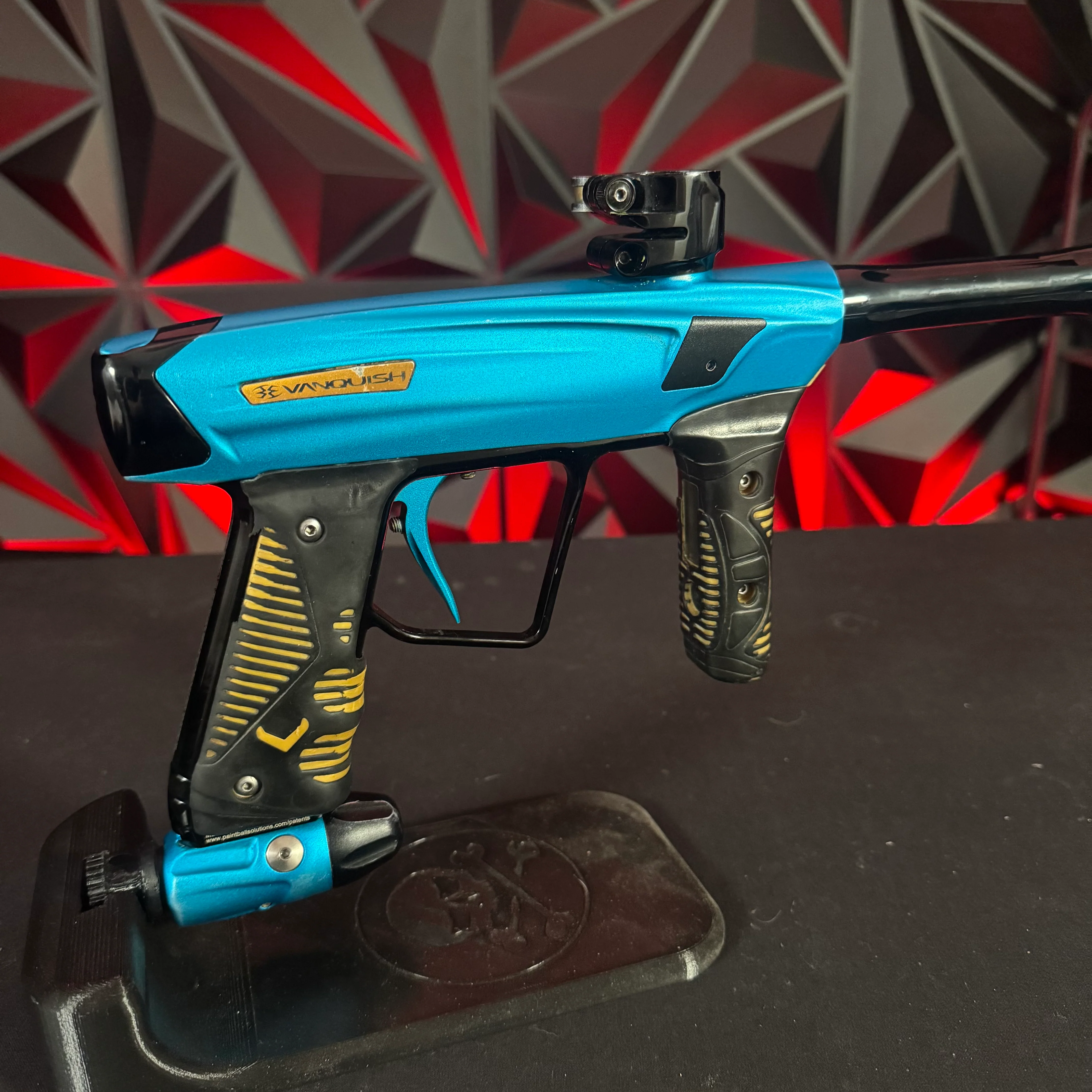 Used Empire Vanquish GT Paintball Marker - Blue/Black w/v16 Engine - Image 2