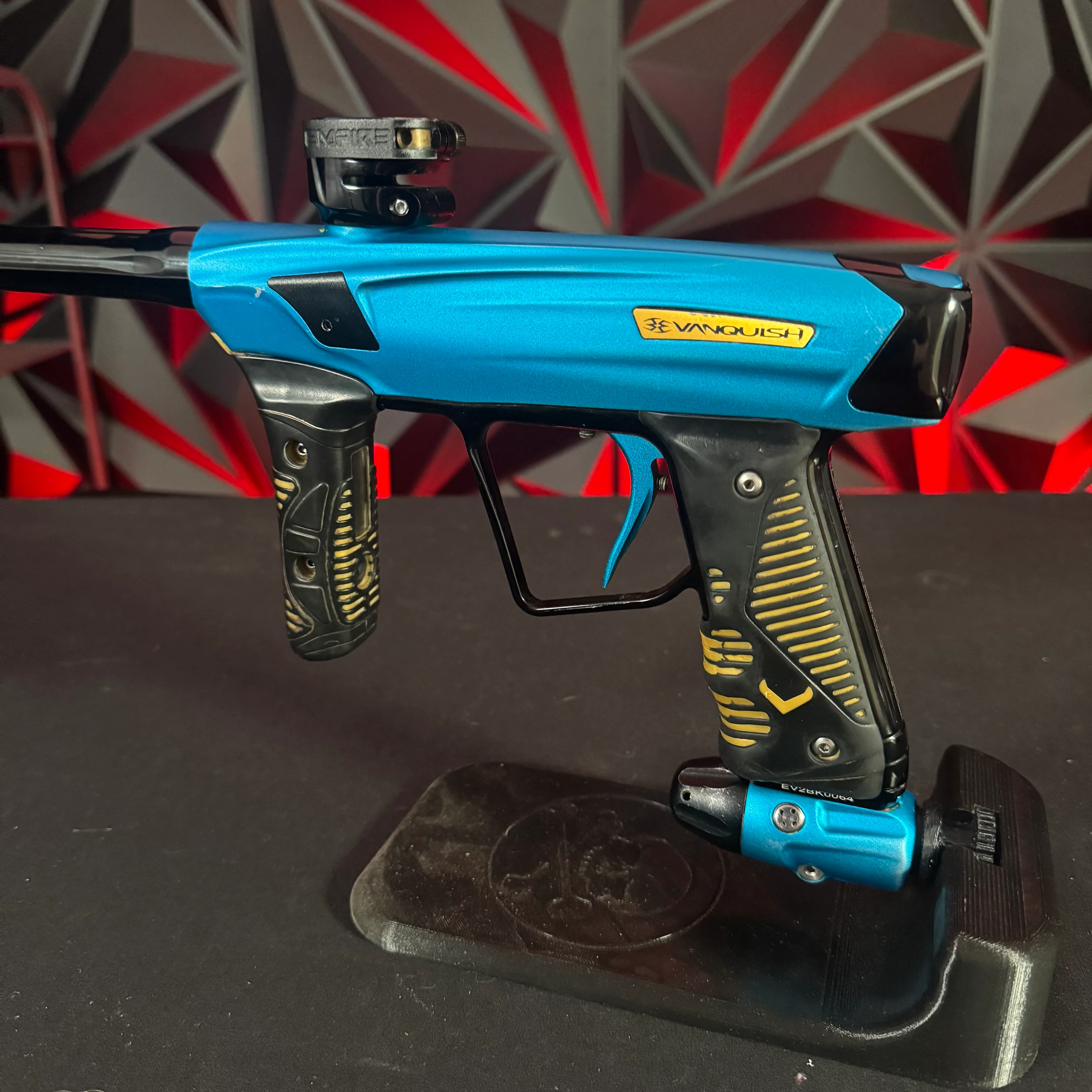 Used Empire Vanquish GT Paintball Marker - Blue/Black w/v16 Engine - Image 3