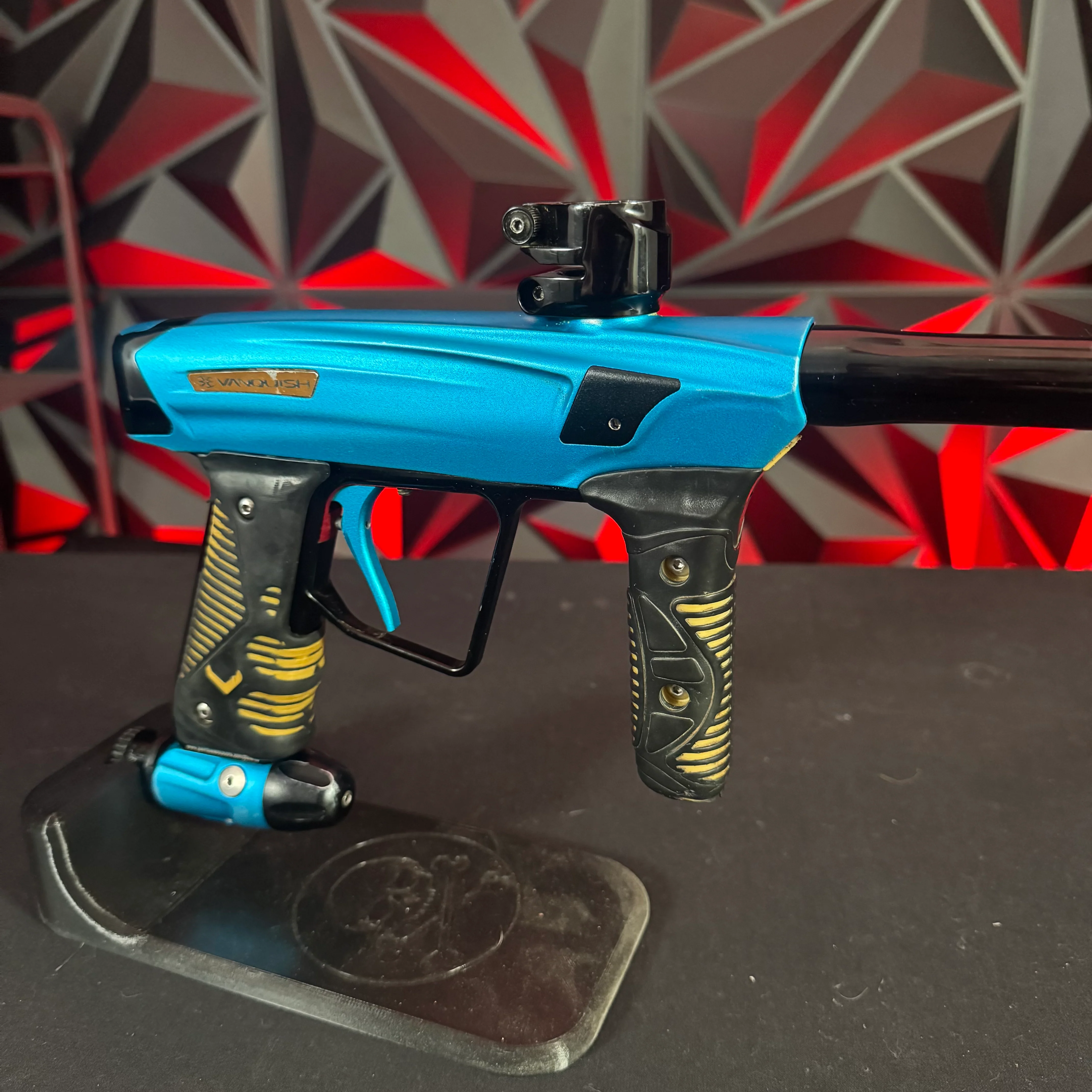 Used Empire Vanquish GT Paintball Marker - Blue/Black w/v16 Engine - Image 4