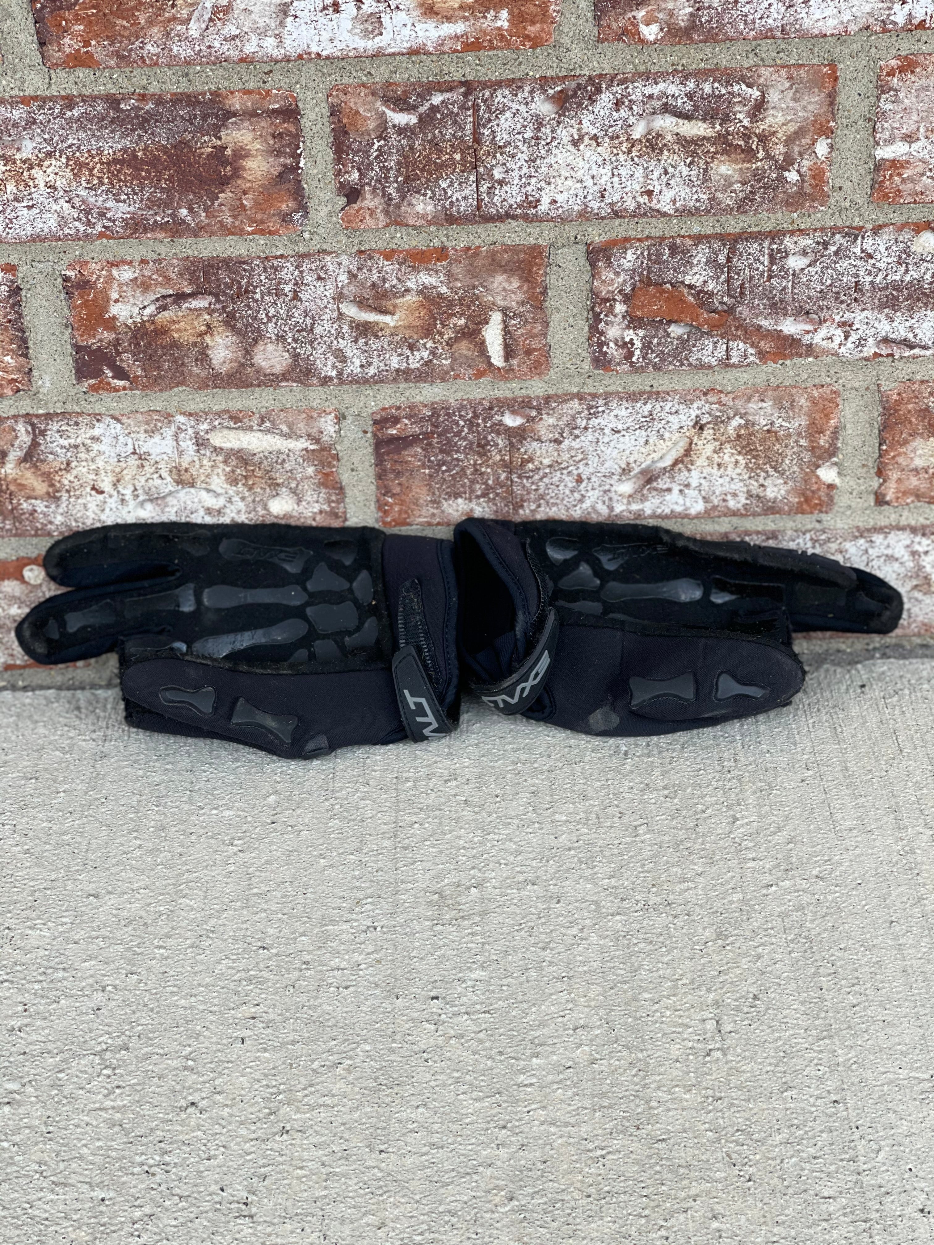 Used Exalt Death Grip Half Finger - Black - Medium - Image 2