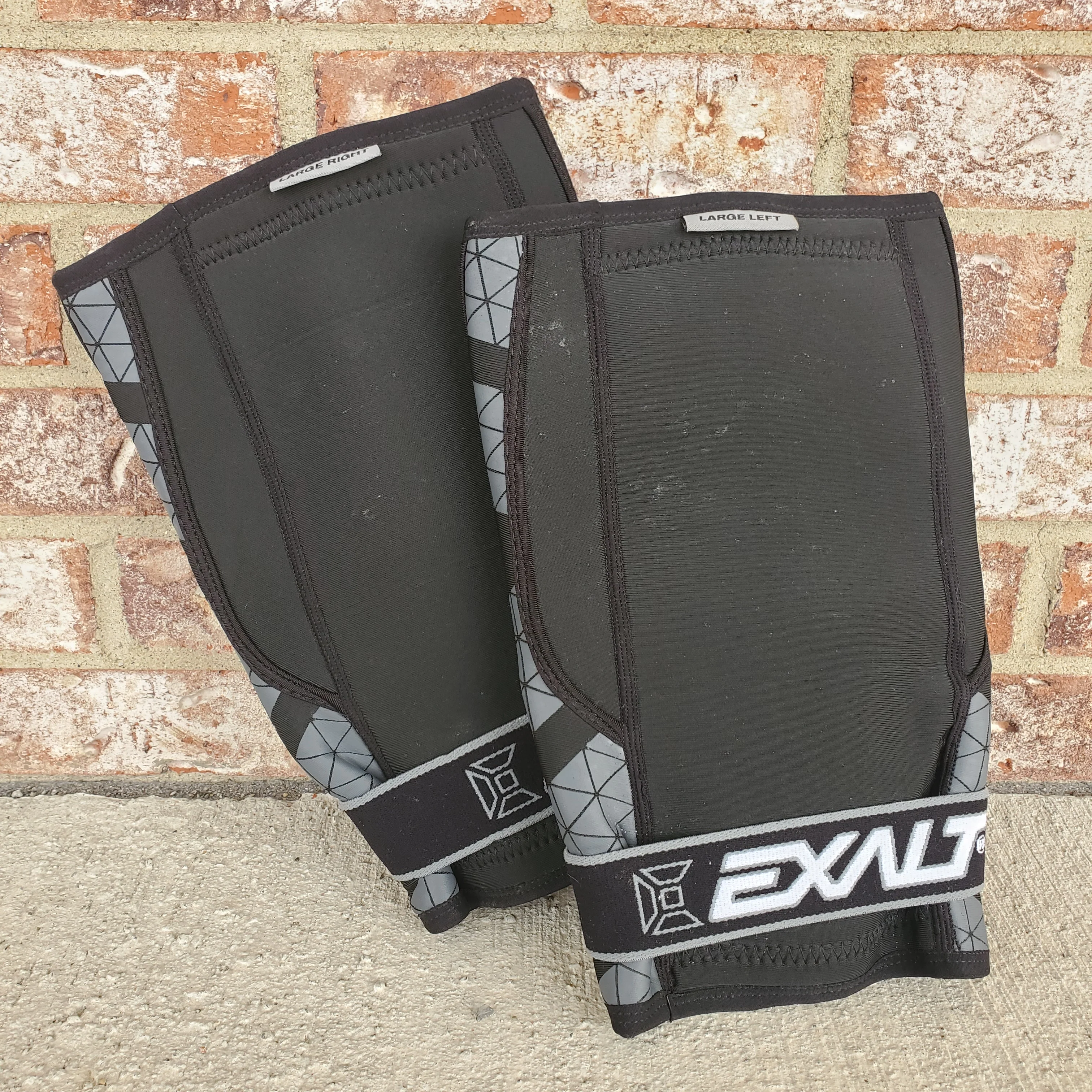 Used Exalt Freeflex Knee Pads - Large - Black - Image 2