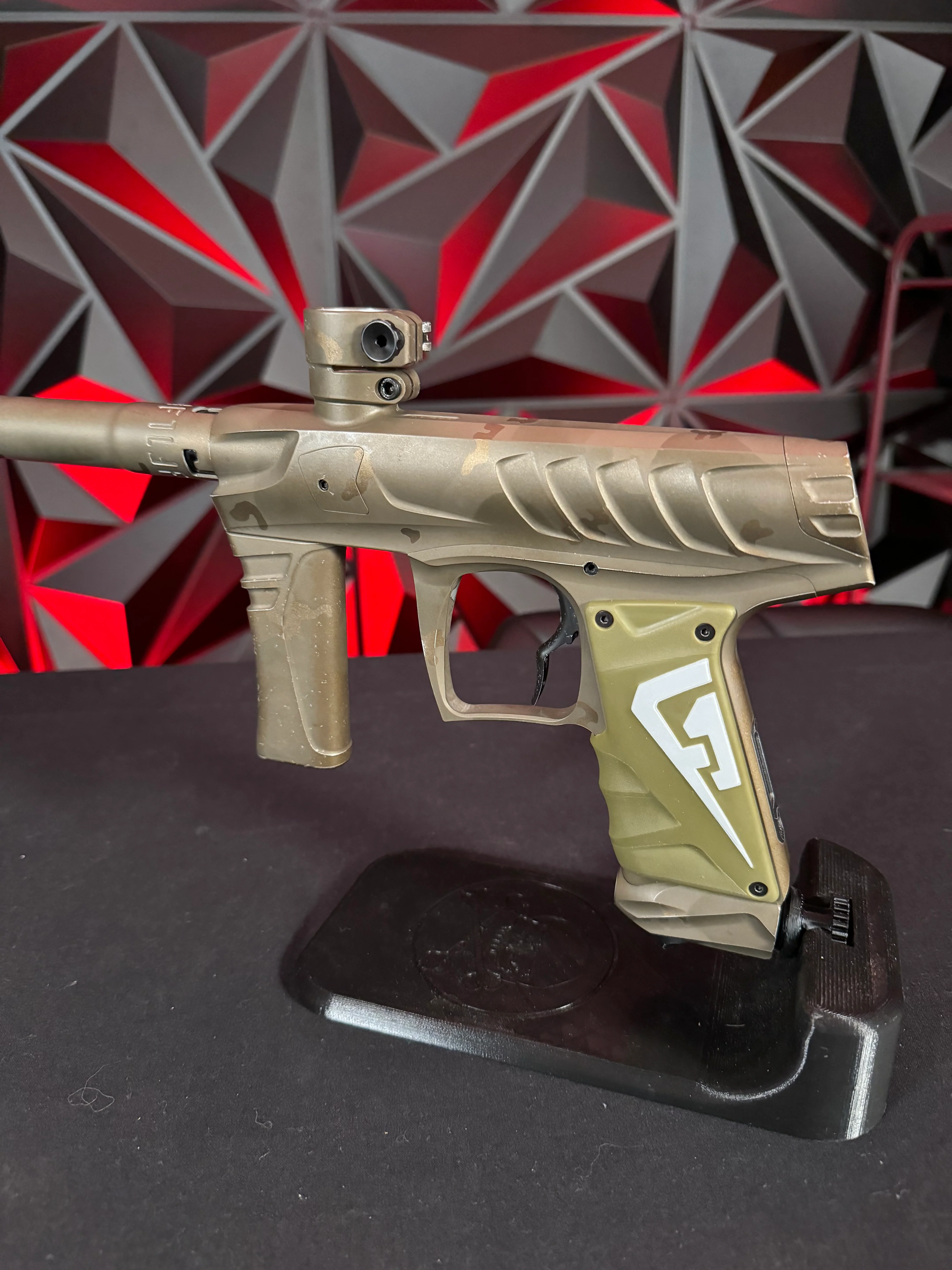 Used Field One Force Paintball Gun - Desert Camo w/V2 Bolt & 3 Acculock Inserts - Image 2