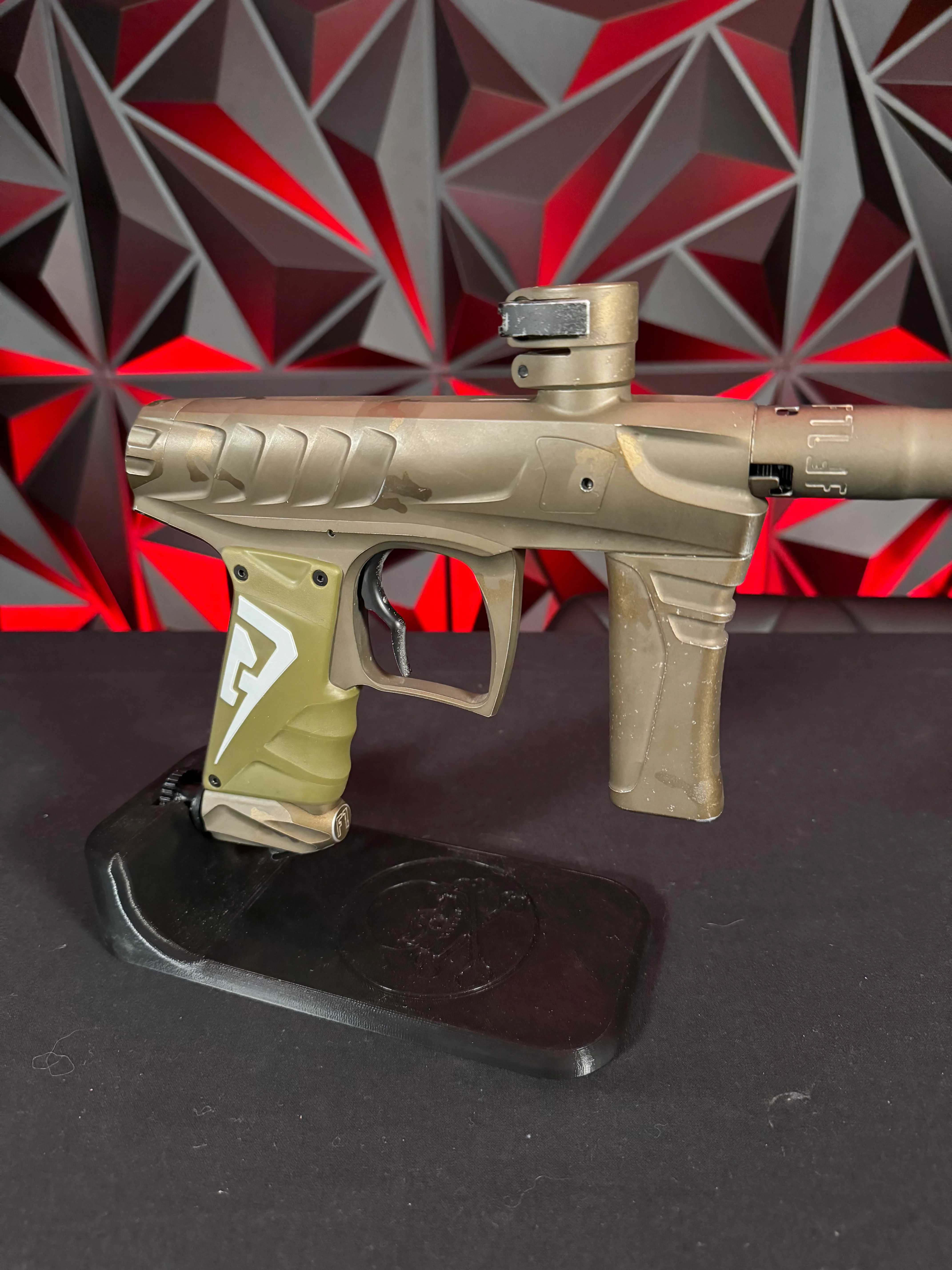 Used Field One Force Paintball Gun - Desert Camo w/V2 Bolt & 3 Acculock Inserts - Image 3