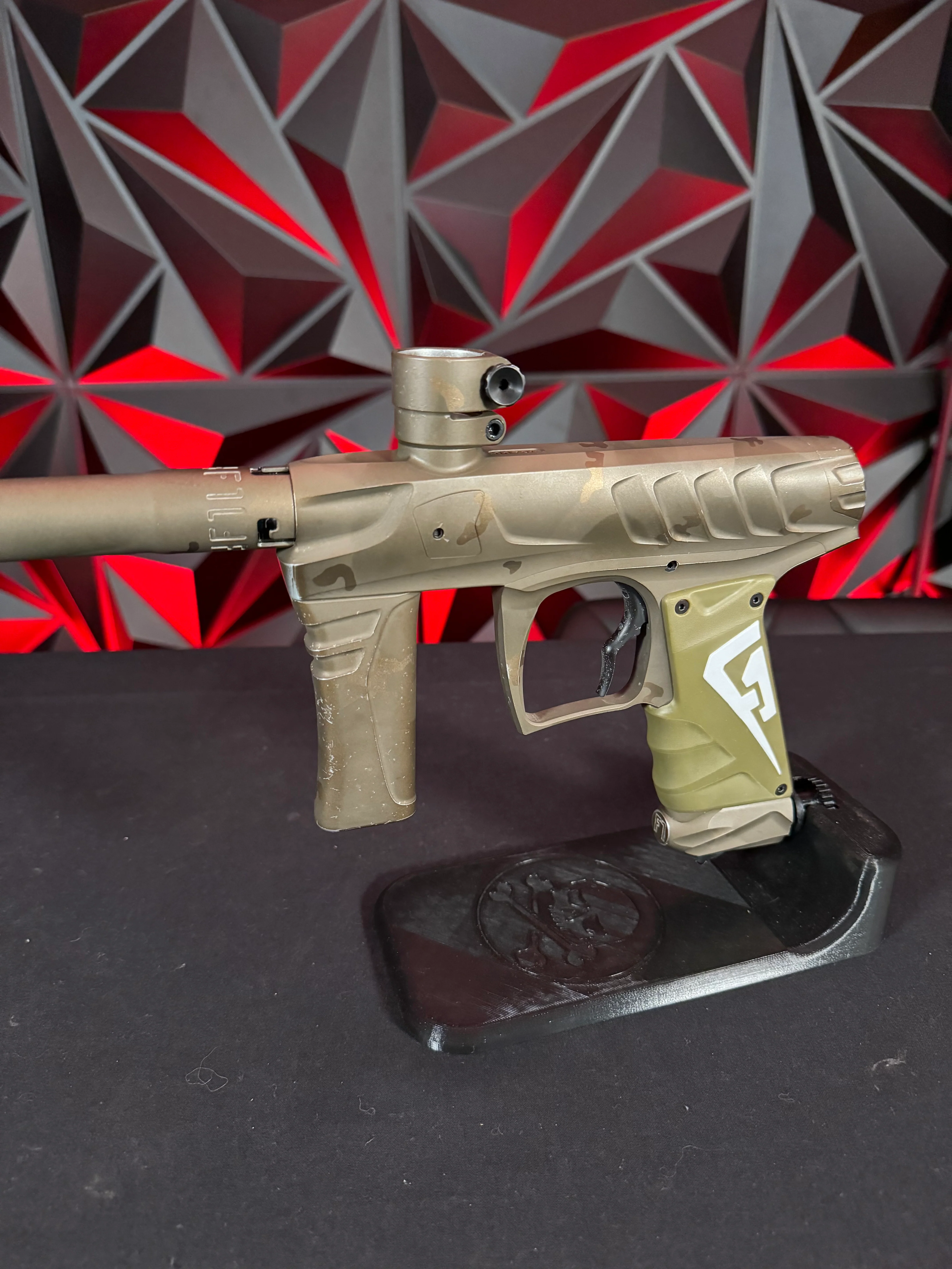 Used Field One Force Paintball Gun - Desert Camo w/V2 Bolt & 3 Acculock Inserts - Image 4
