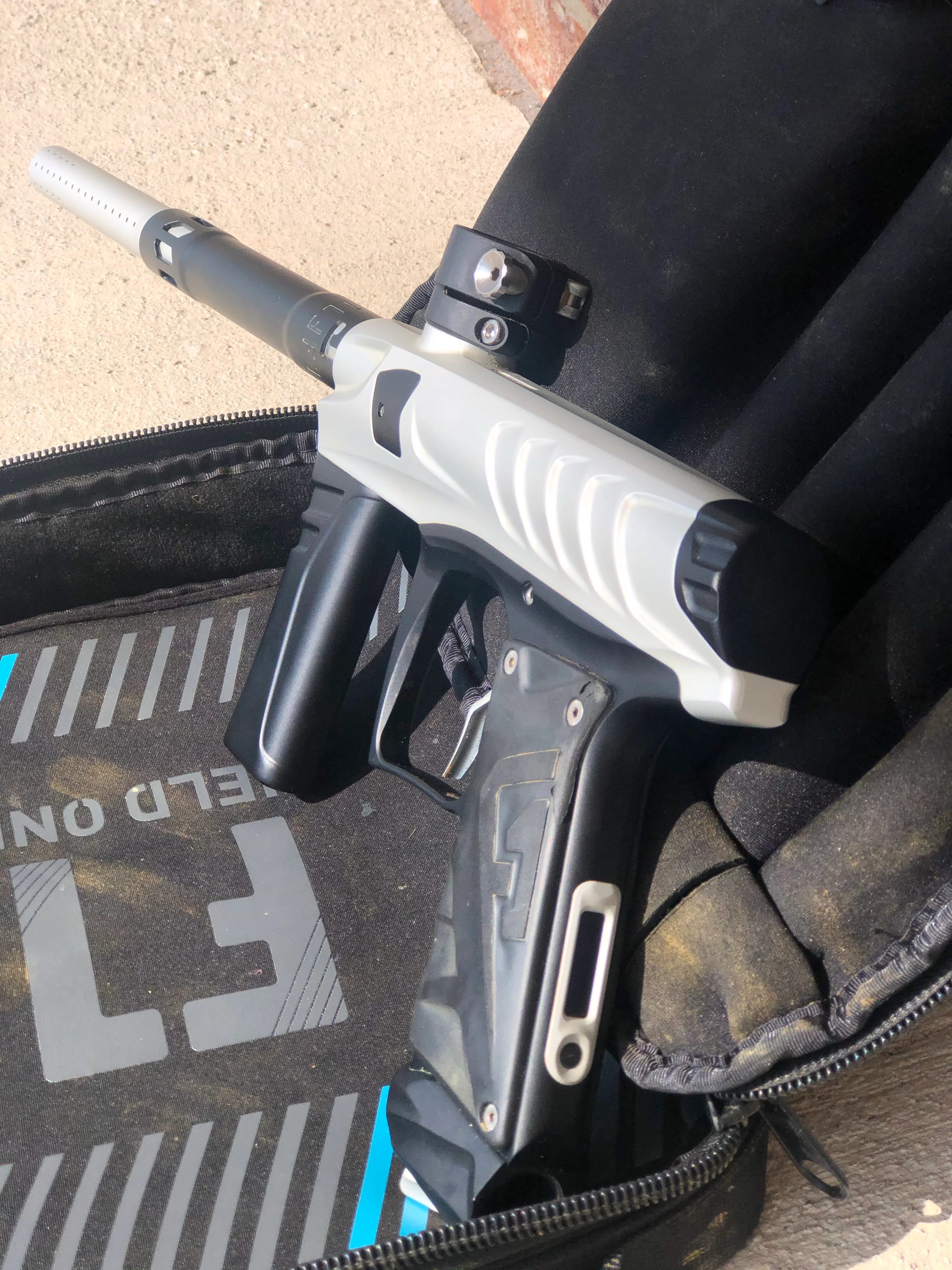 Used Field One Force Paintball Gun - Dust White/Dust Black - Image 2
