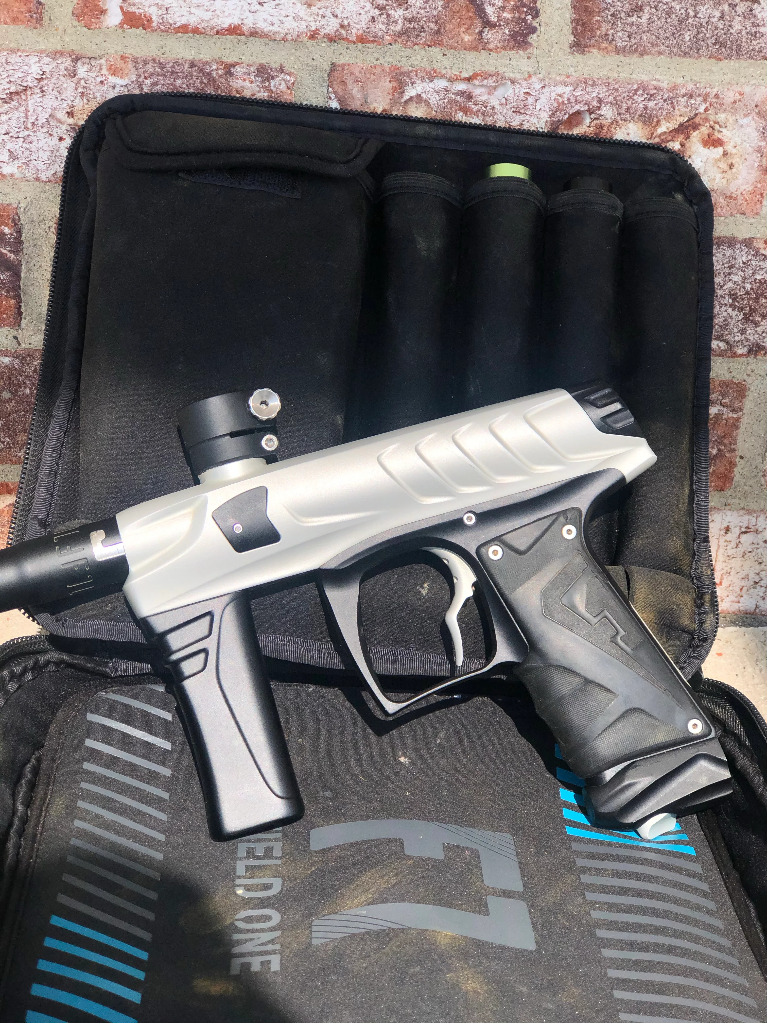 Used Field One Force Paintball Gun - Dust White/Dust Black - Image 3