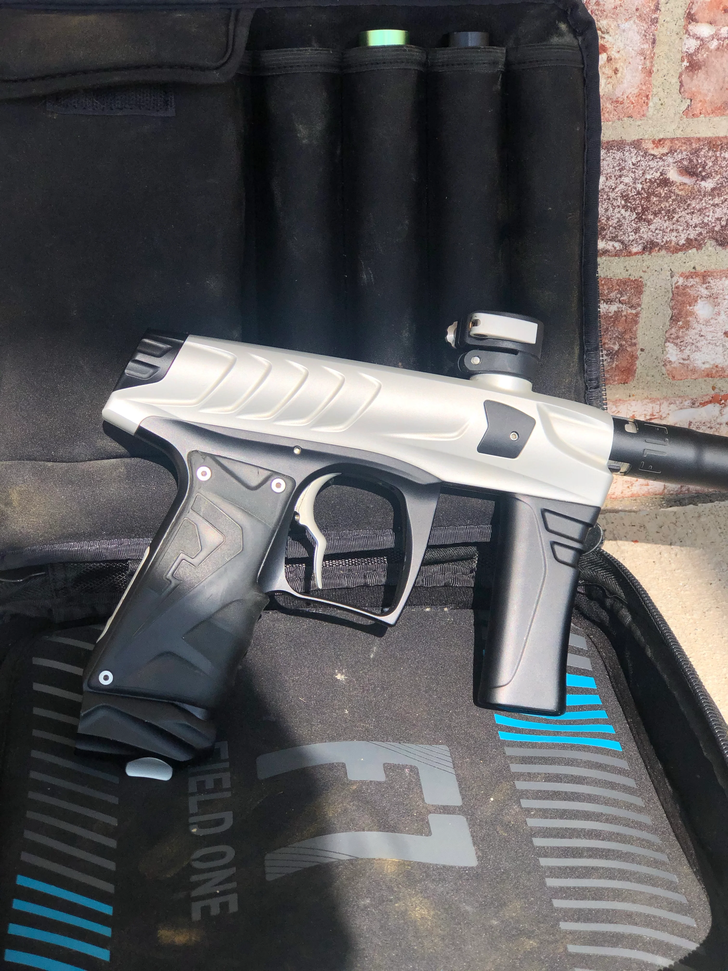 Used Field One Force Paintball Gun - Dust White/Dust Black - Image 4