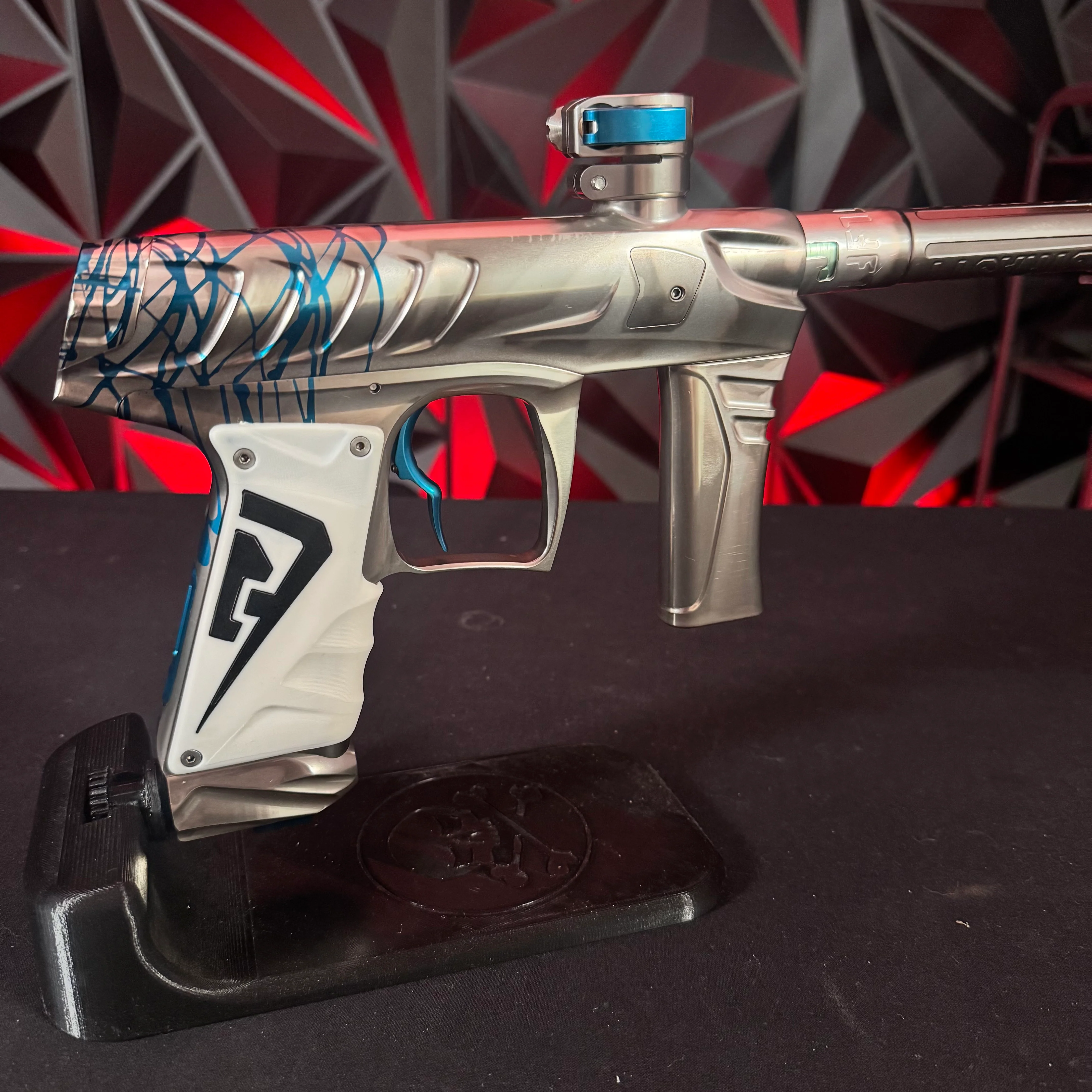 Used Field One Force Paintball Gun - Polished Silver w/Blue Splash & 6 Acculock Inserts - Image 2
