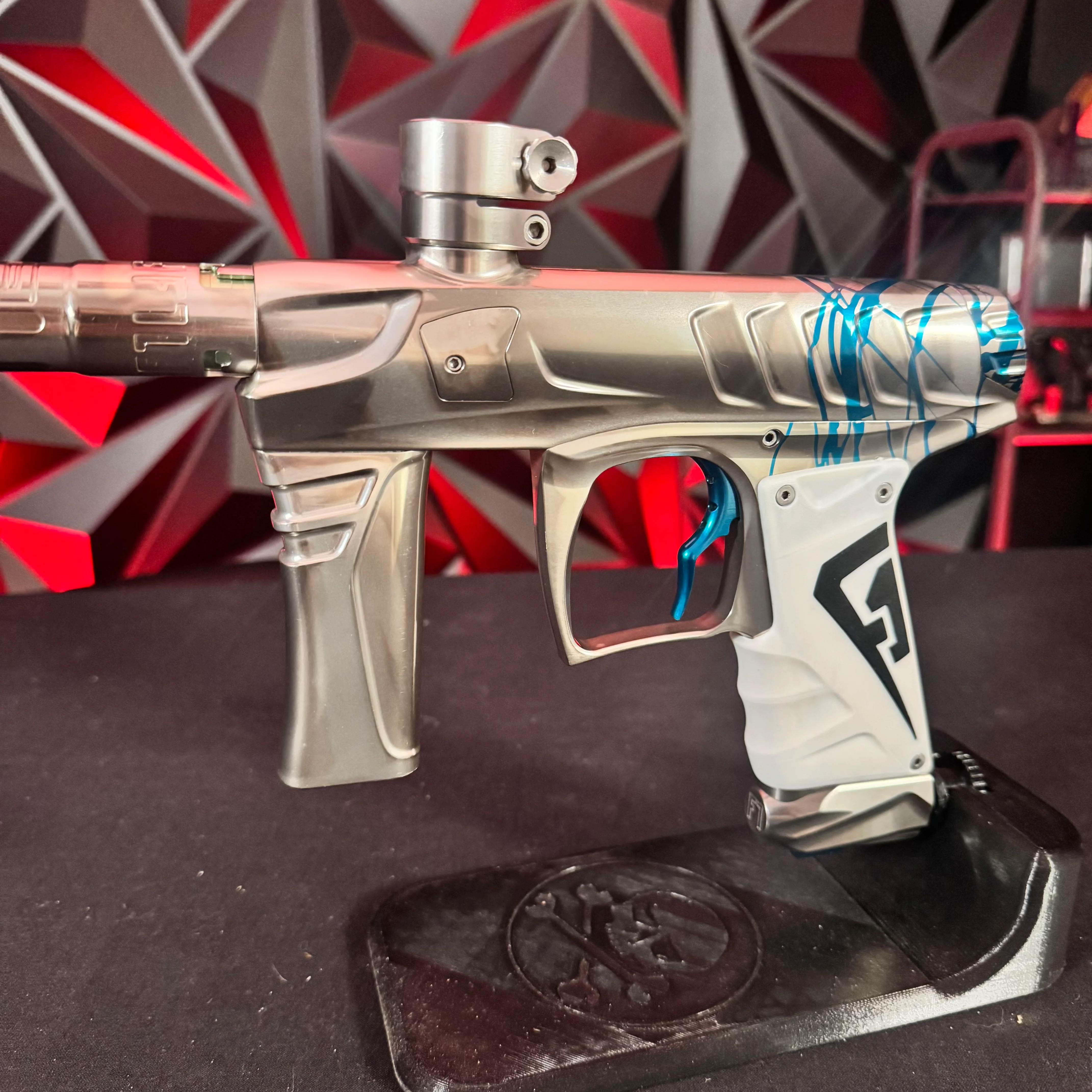 Used Field One Force Paintball Gun - Polished Silver w/Blue Splash & 6 Acculock Inserts - Image 5