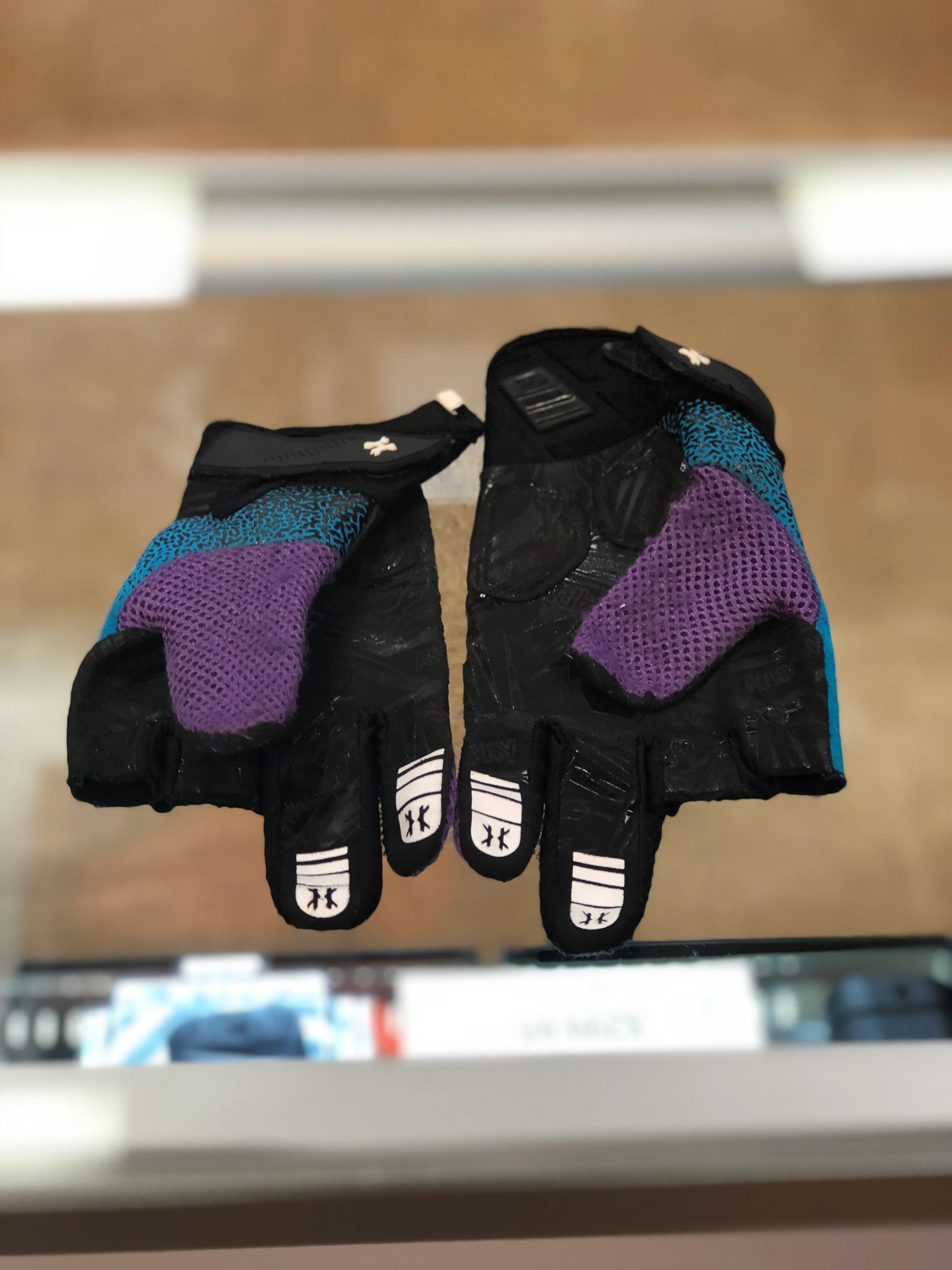Used HK Army Arctic Pro Gloves - Image 2