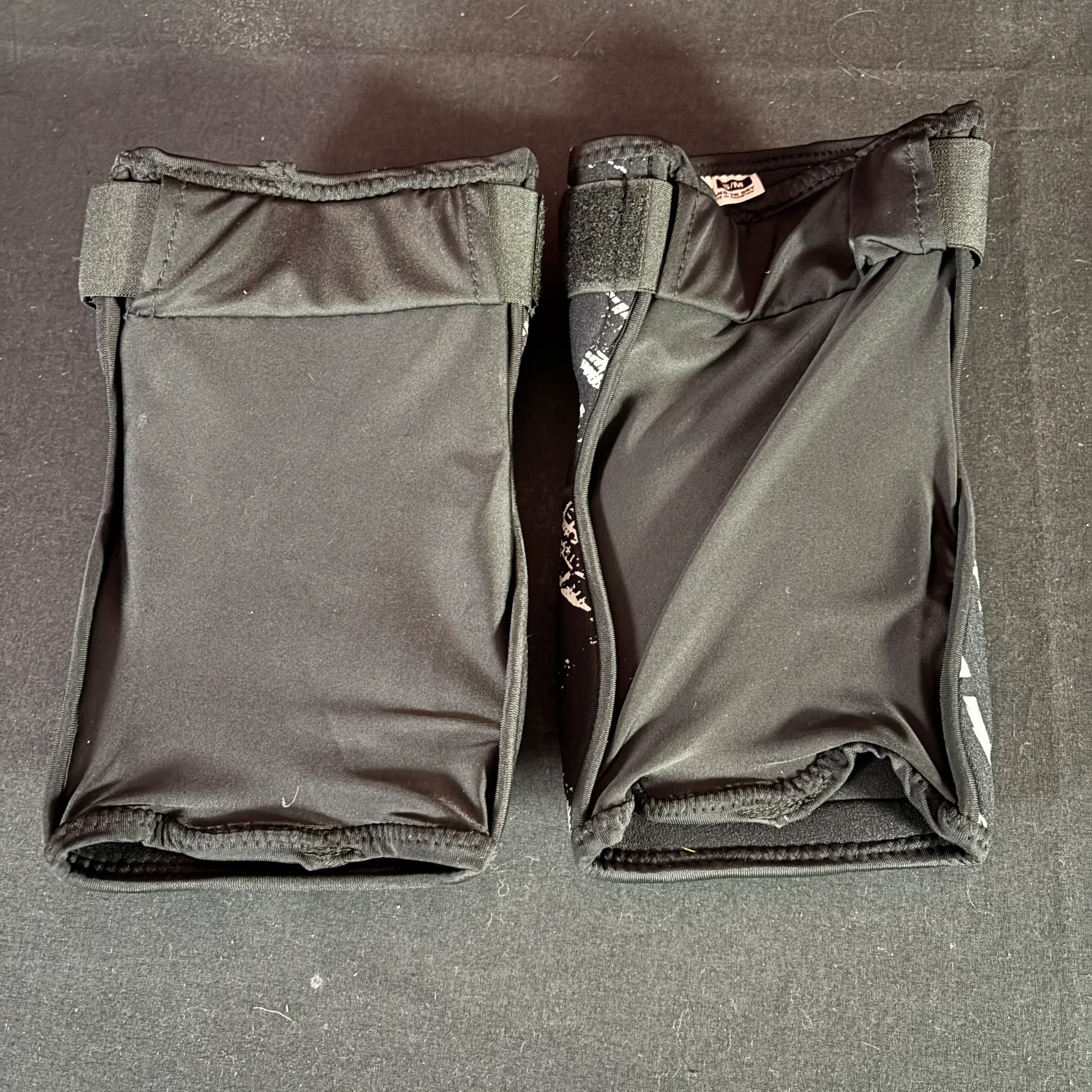 Used Virtue Breakout Knee Pads - Small/Medium - Image 2