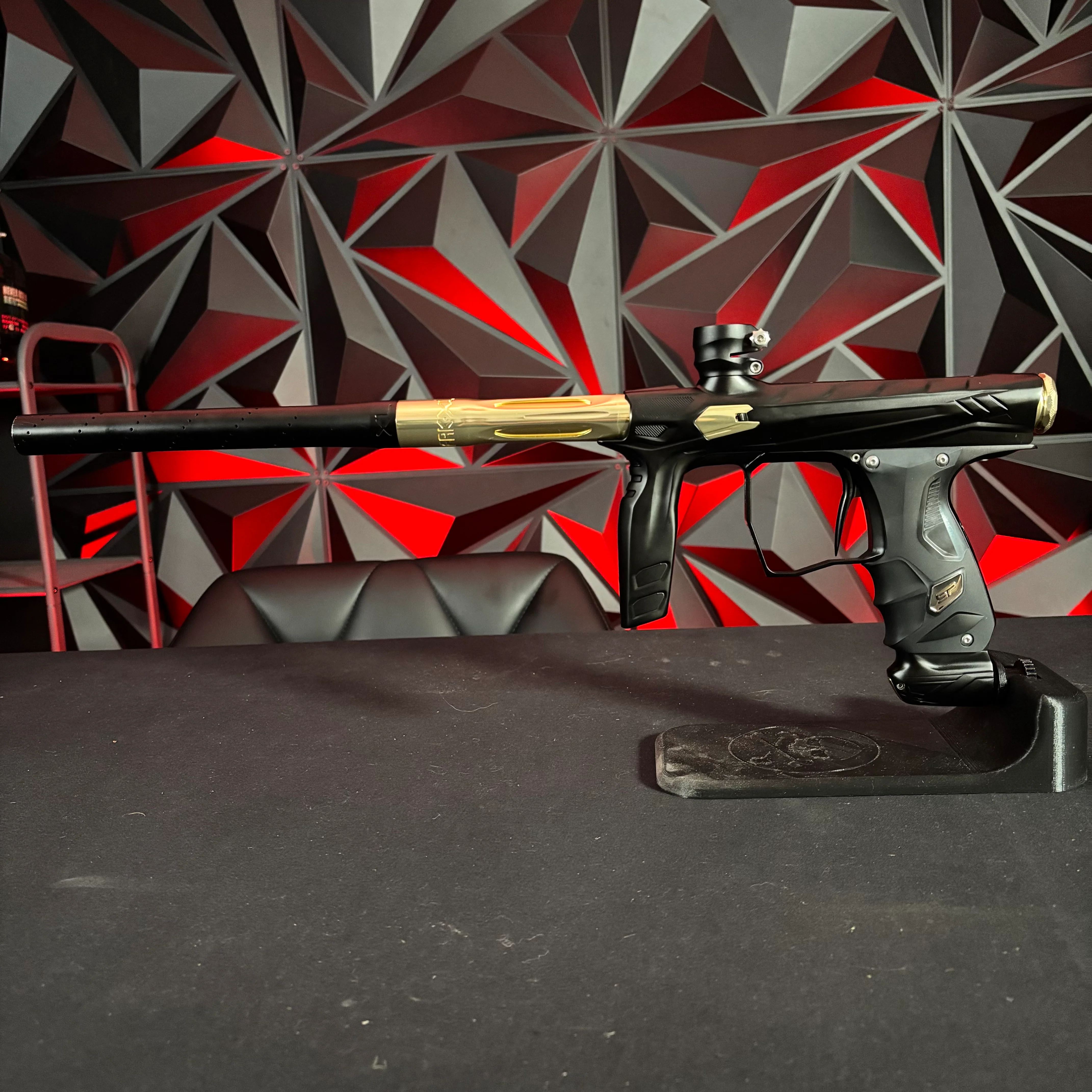 Used HK Army Shocker Amp Paintball Gun- Black/Gold - Image 6