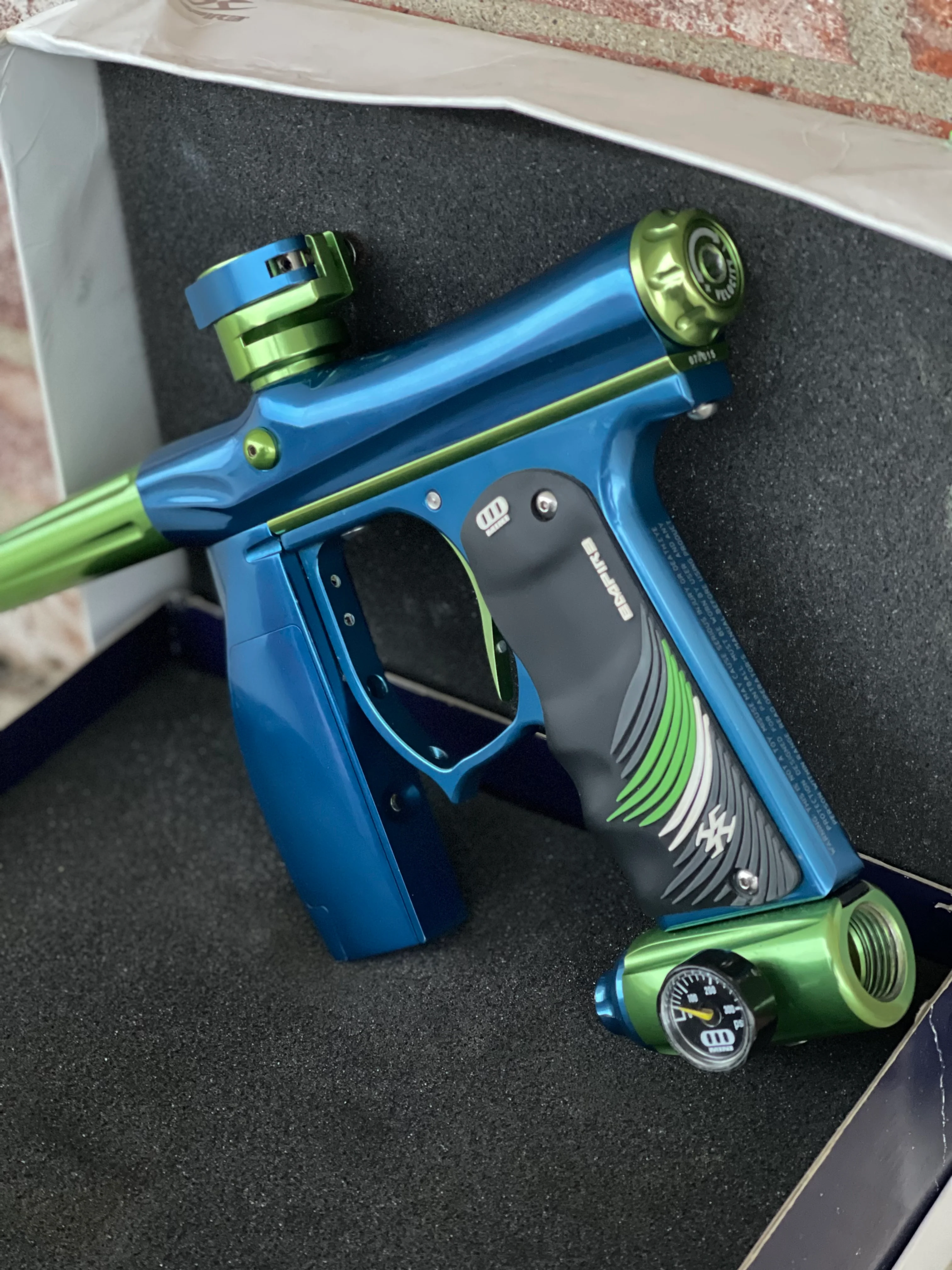 Used Invert Mini Paintball Gun- Blue/Green - Image 2