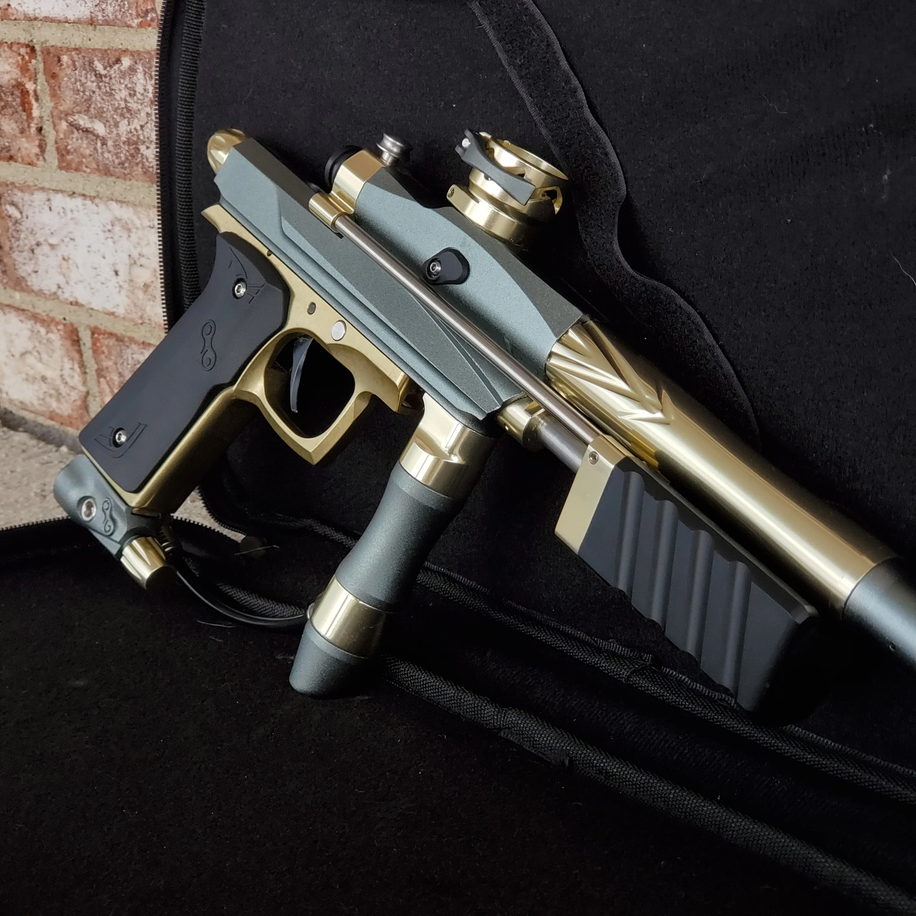 Used Azodin KP3 Pump Paintball Gun - Dust Titanium / Gold - Image 2