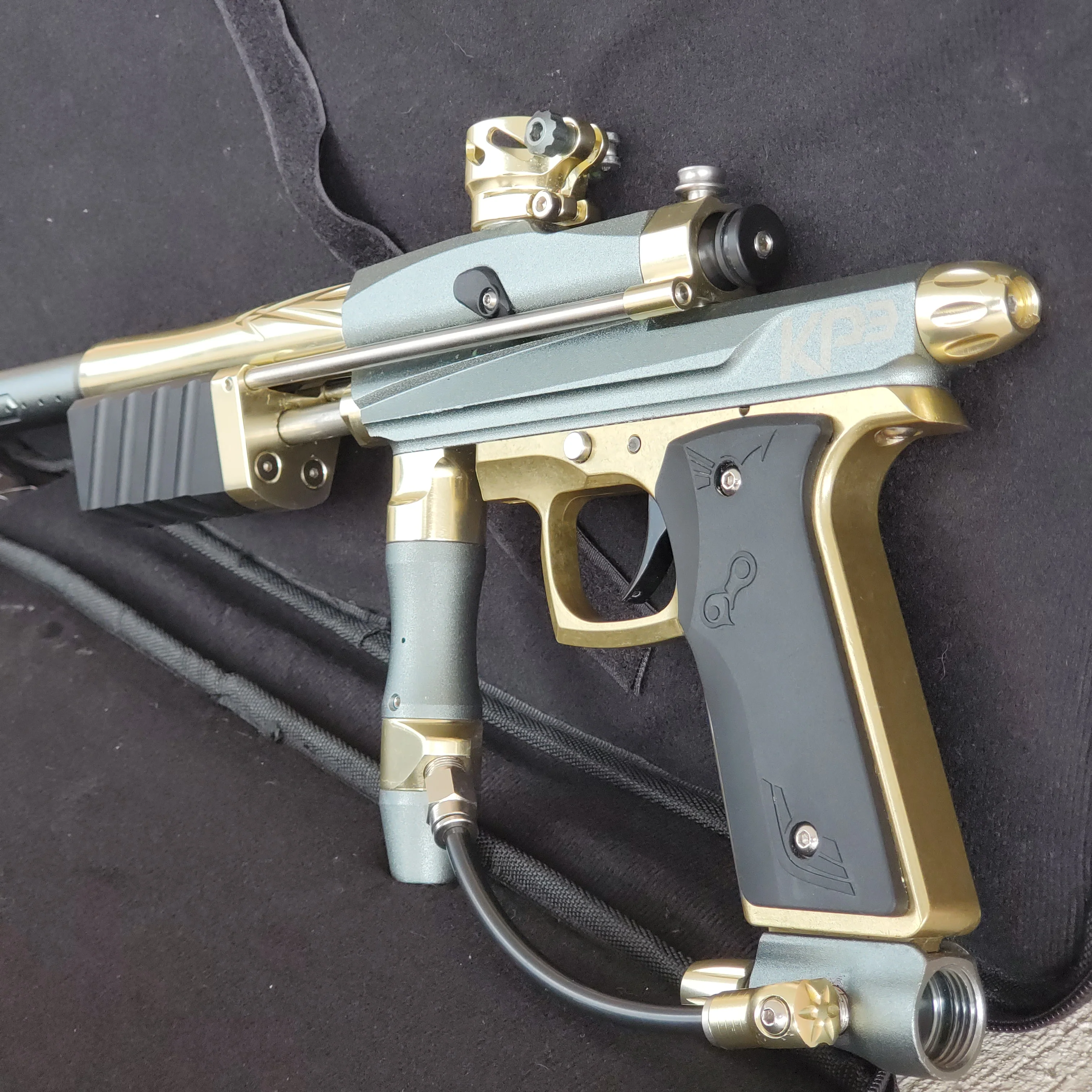 Used Azodin KP3 Pump Paintball Gun - Dust Titanium / Gold - Image 3