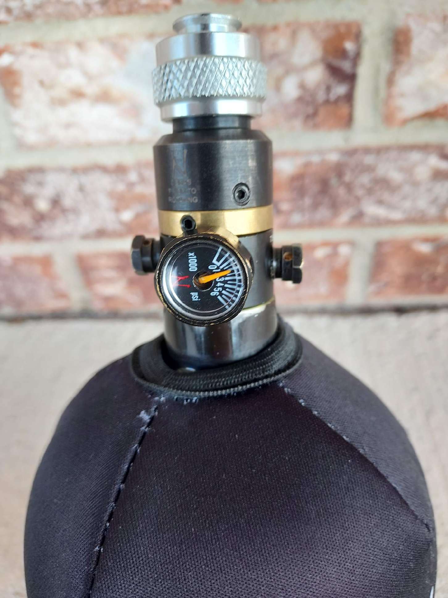 Used Ninja Lite 50/4500 Paintball Tank w/ ProV2 Regulator, Silver Thread Protector, and Ninja Tank Cover - Image 3