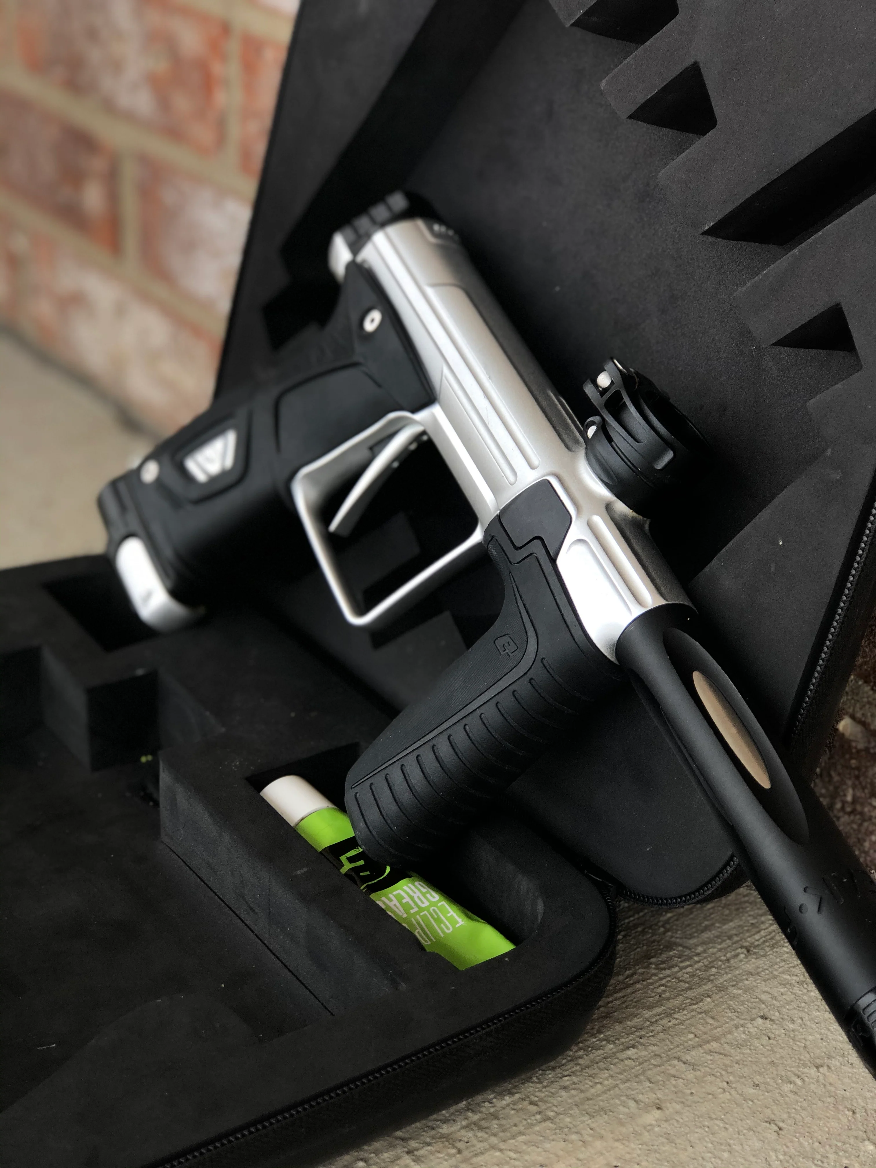 Used Planet Eclipse 170R Paintball Gun - Silver/Black - Image 2
