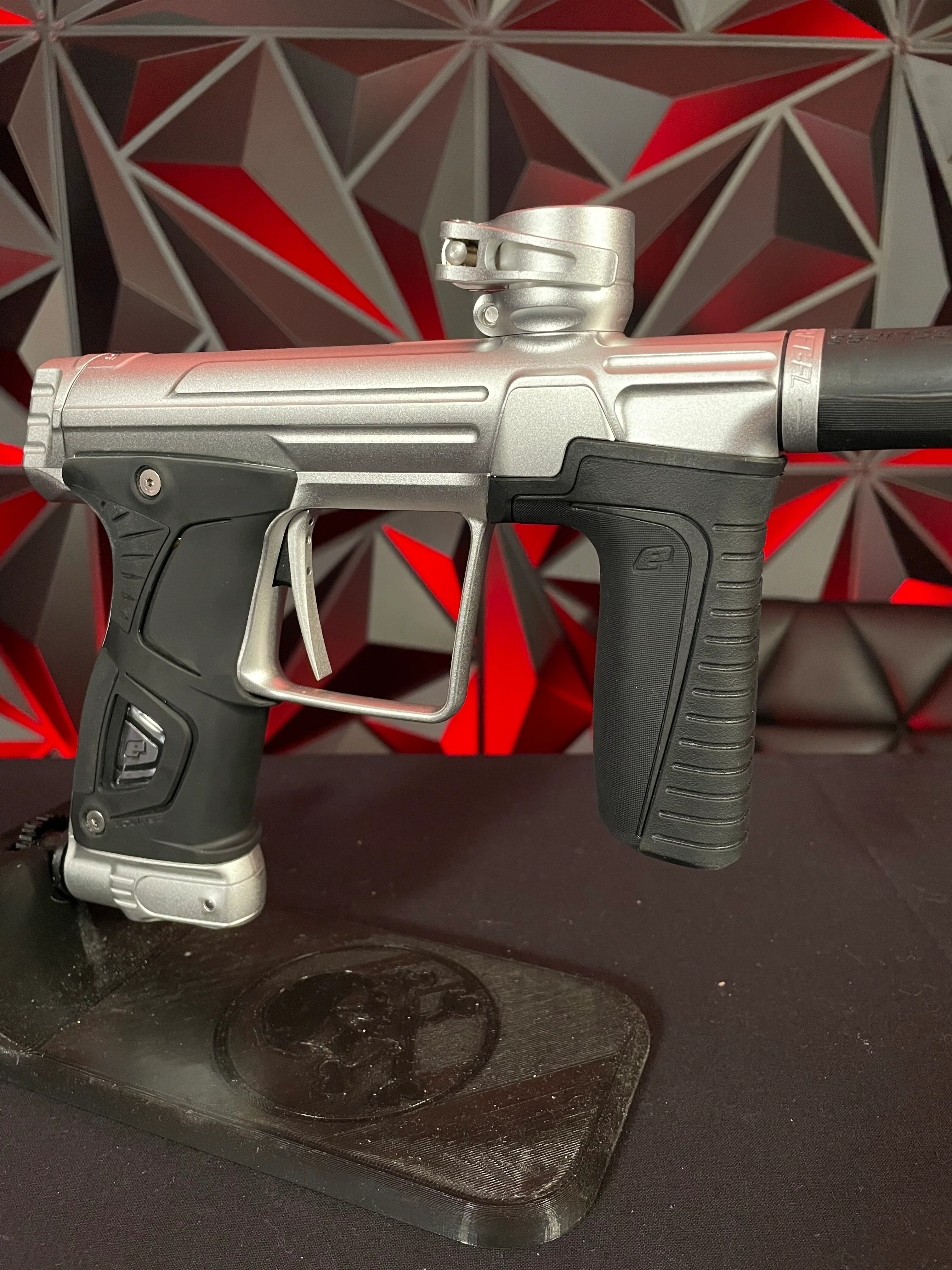 Used Planet Eclipse 170r Paintball Gun - Silver w/Carbon Fiber Tip - Image 3
