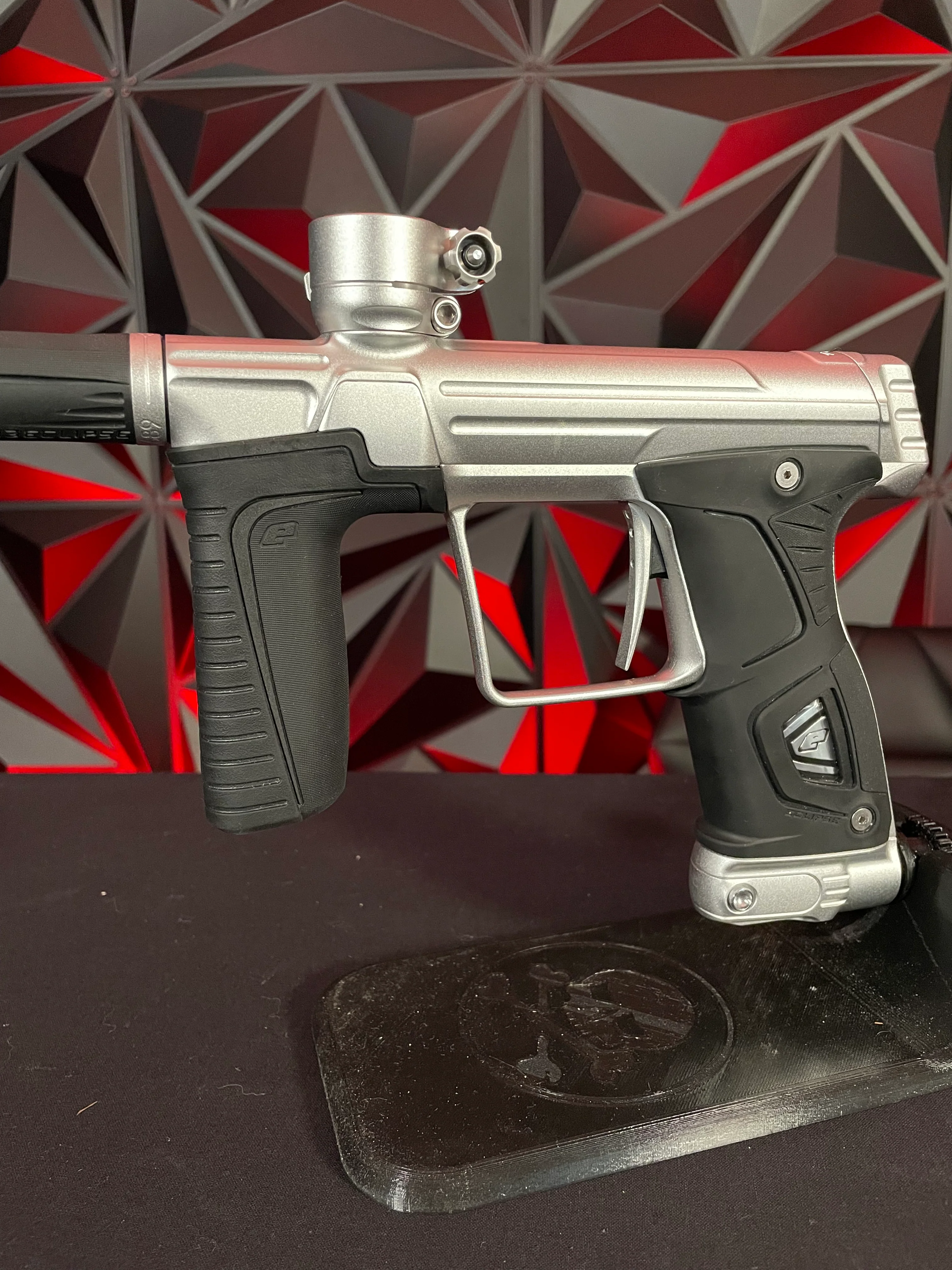 Used Planet Eclipse 170r Paintball Gun - Silver w/Carbon Fiber Tip - Image 4