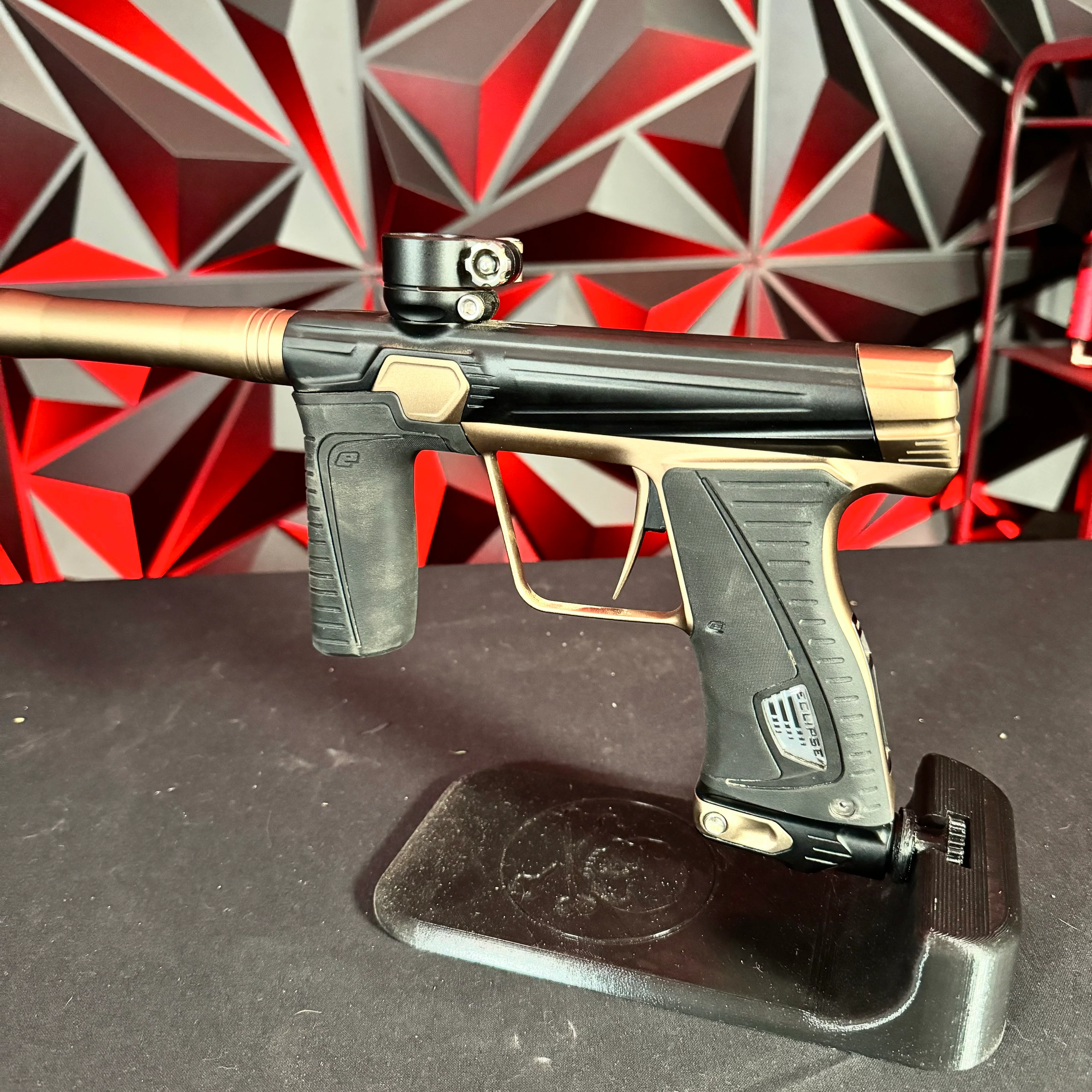 Used Planet Eclipse 180r Paintball Gun - Black/Tan - Image 2