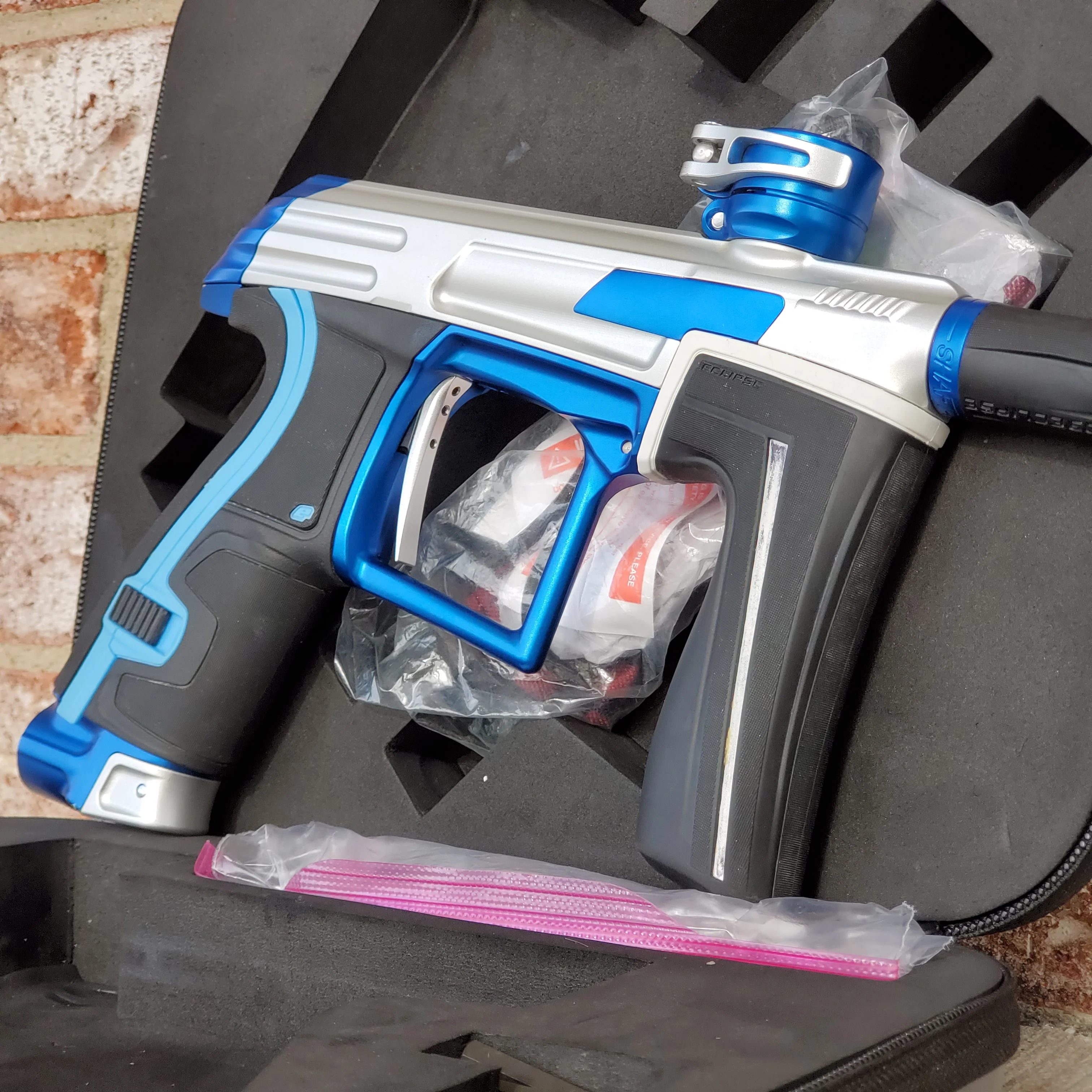 Used Planet Eclipse CS1.5 Paintball Gun - Silver / Blue - Image 2