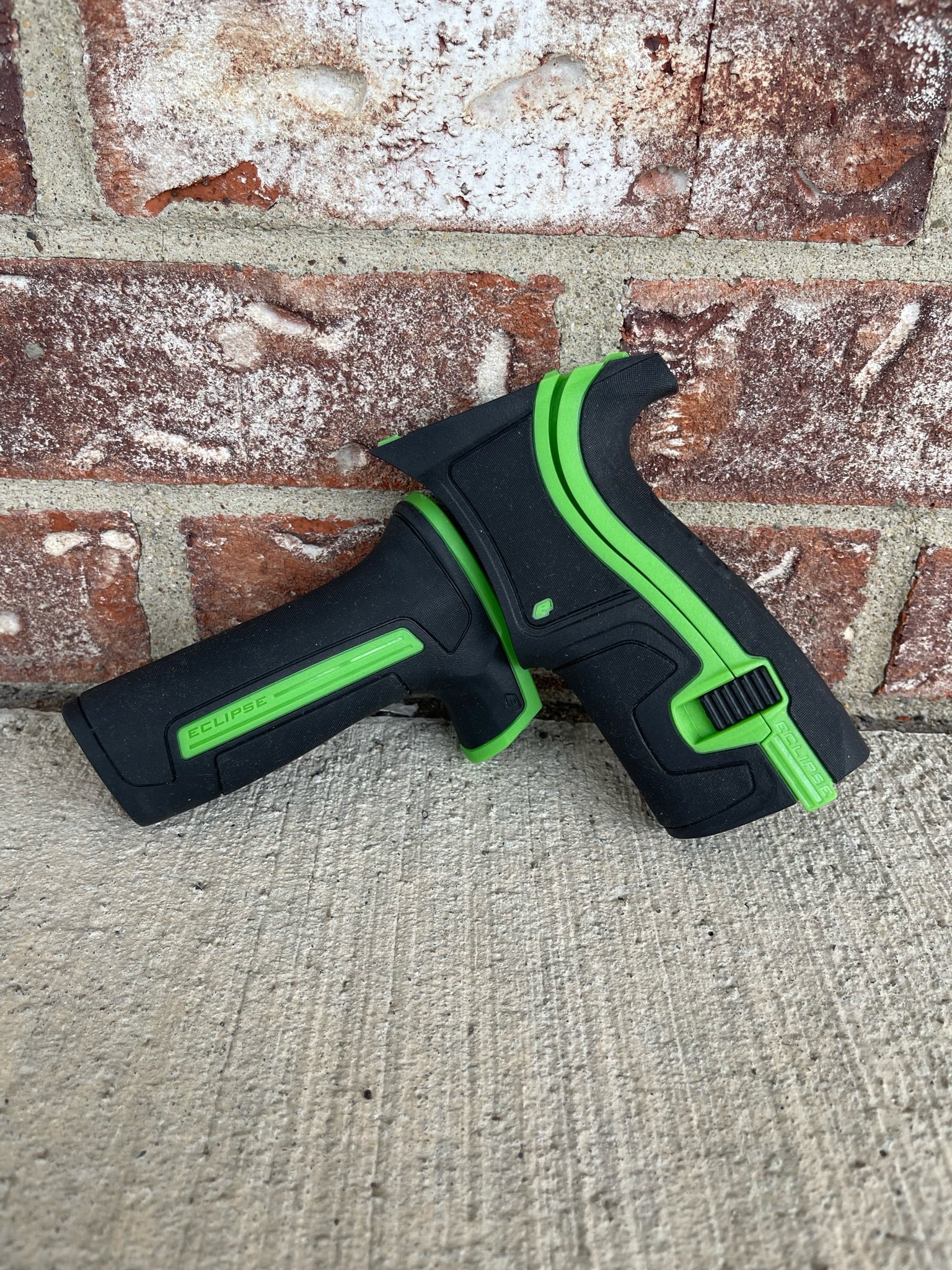 Used Planet Eclipse CS2 Paintball Grips- Black / Green - Image 2