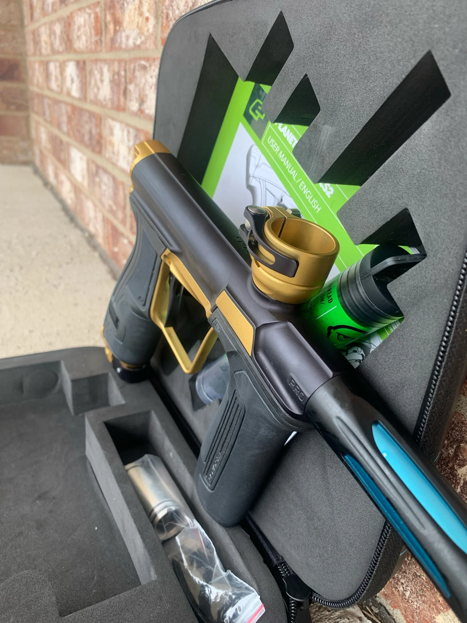 Used Planet Eclipse CS2 Pro Paintball Gun - Black / Gold w/ Freak XL barrel - Image 2