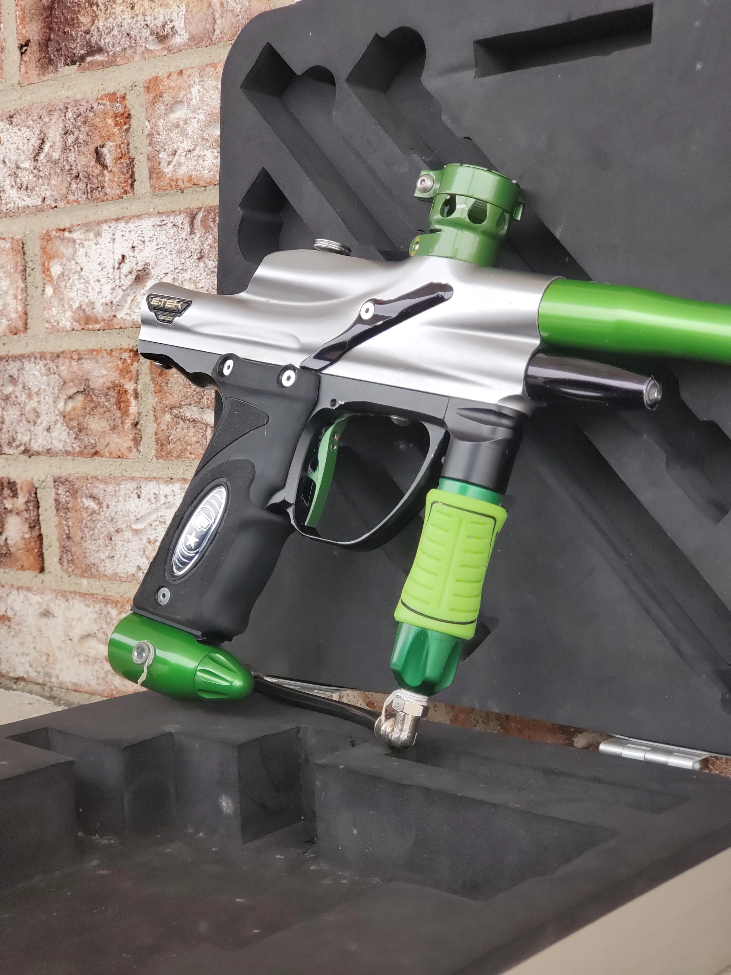 Used Planet Eclipse Etek Paintball Gun - Silver / Green - Image 2