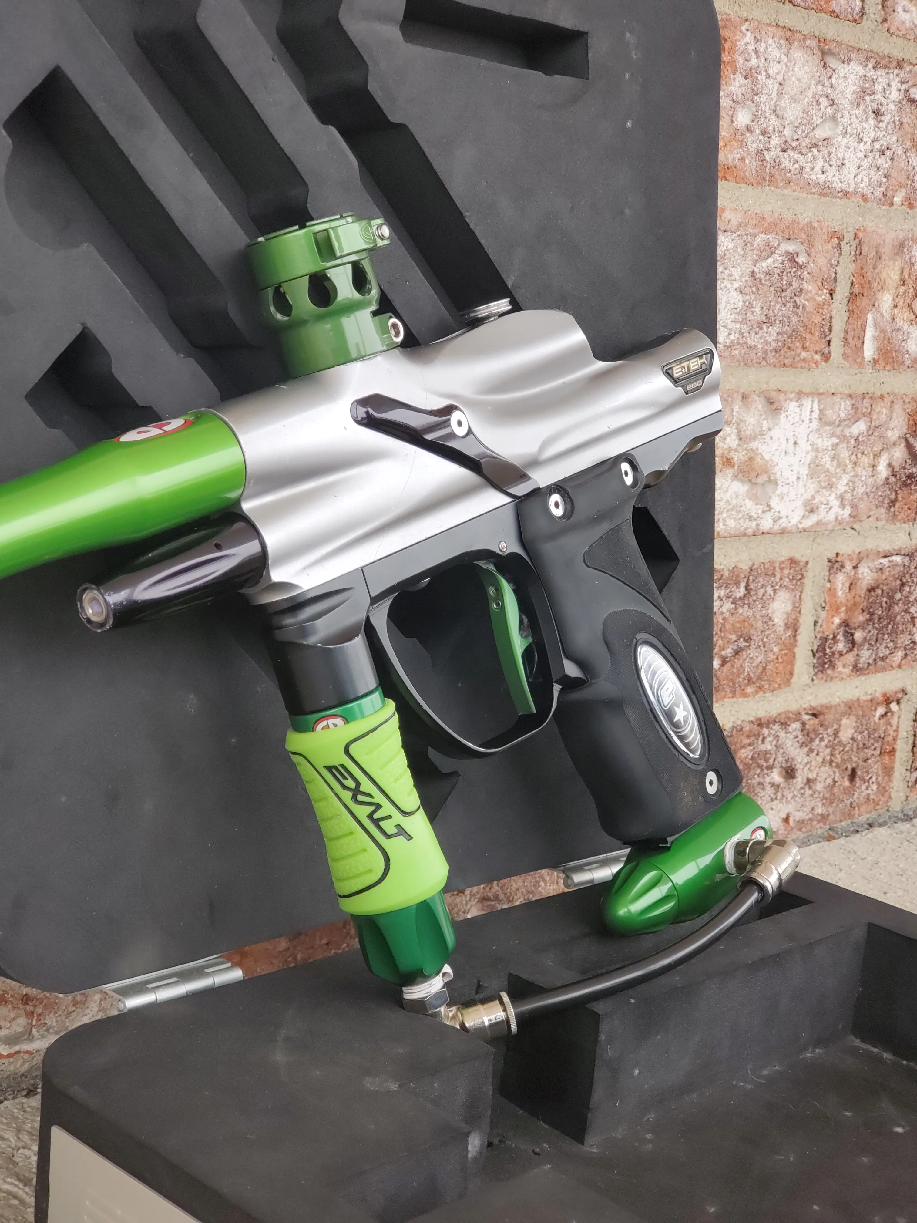 Used Planet Eclipse Etek Paintball Gun - Silver / Green - Image 4