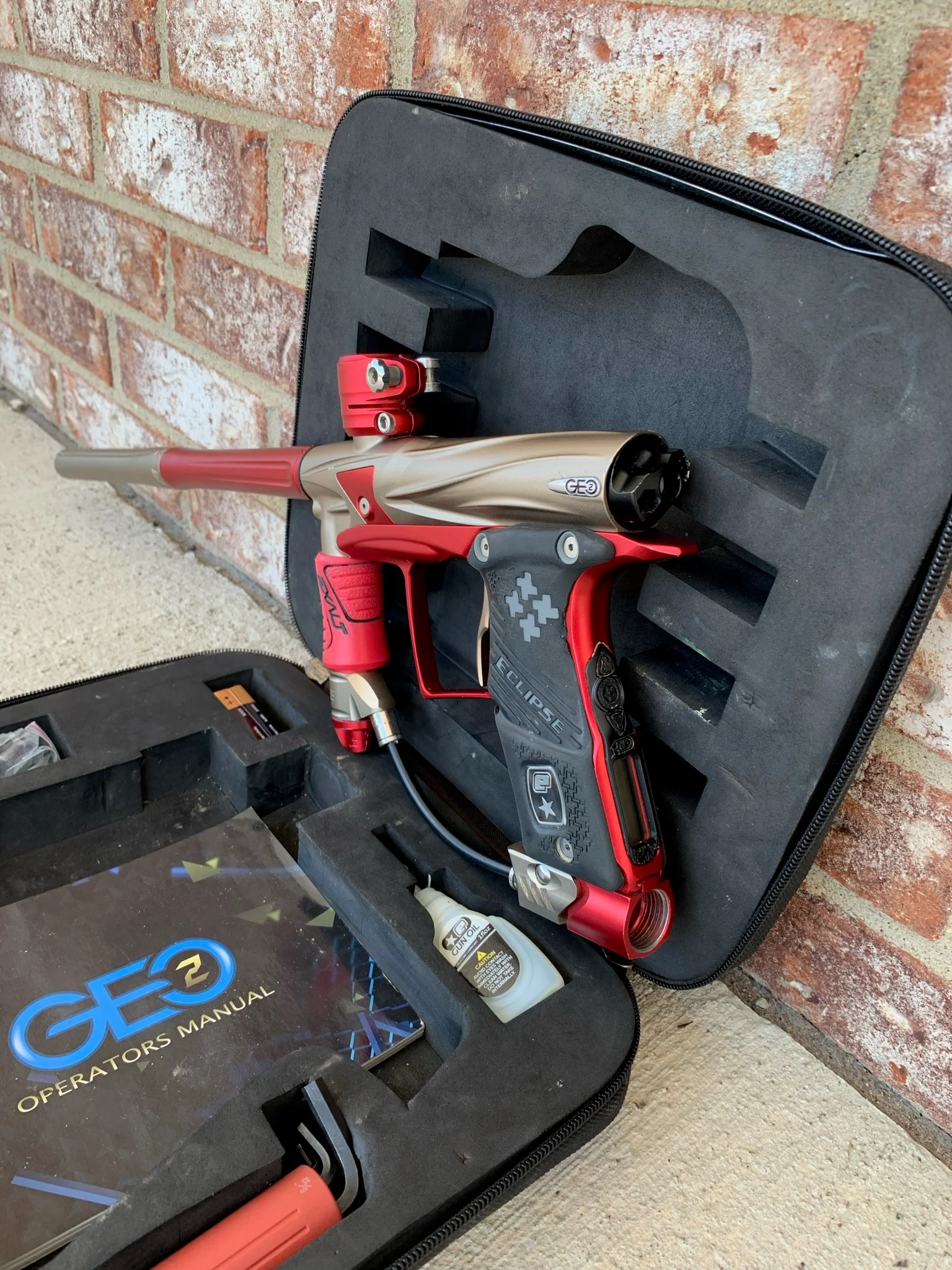 Used Planet Eclipse Geo 2 Paintball Gun- Gold/Red - Image 2