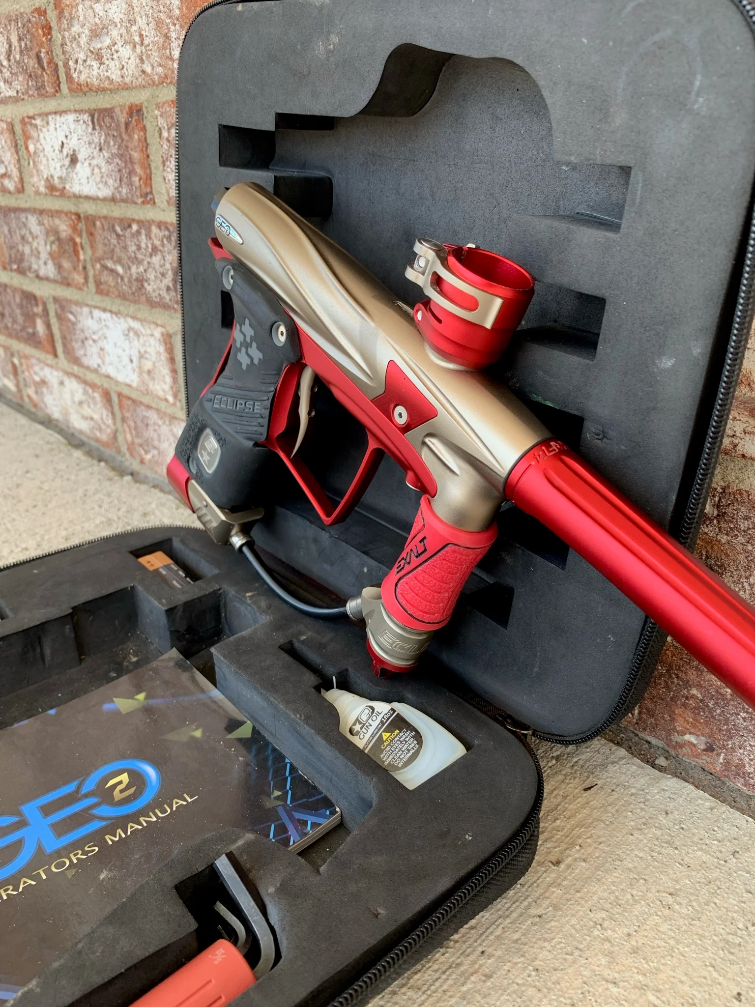 Used Planet Eclipse Geo 2 Paintball Gun- Gold/Red - Image 3