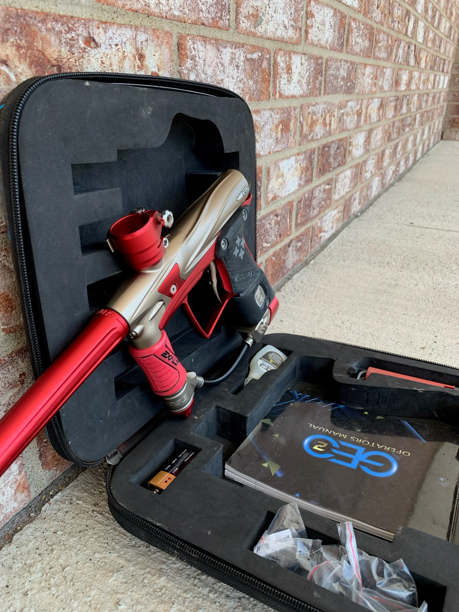 Used Planet Eclipse Geo 2 Paintball Gun- Gold/Red - Image 4