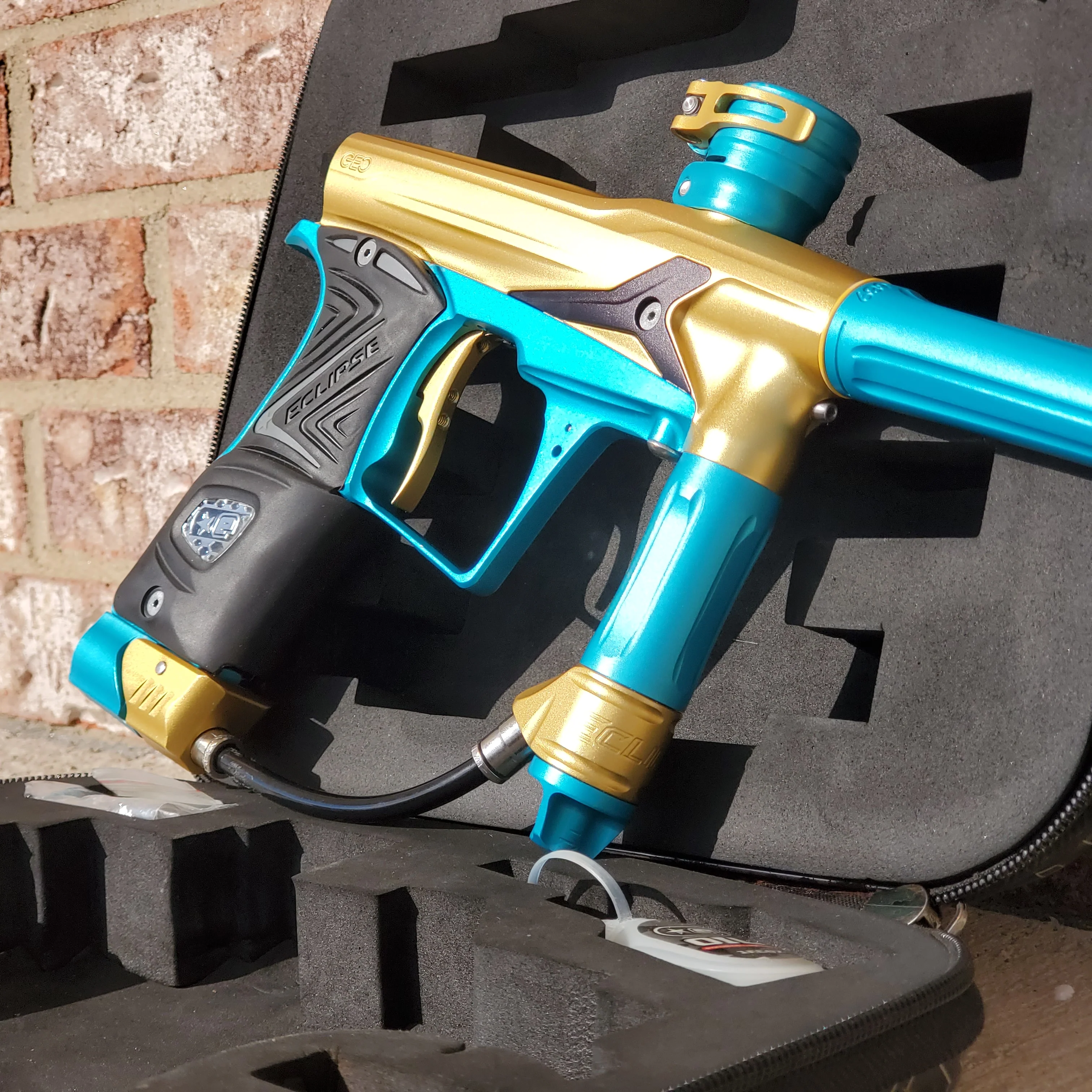 Used Planet Eclipse Geo 3 Paintball Gun Gold / Teal - Image 2
