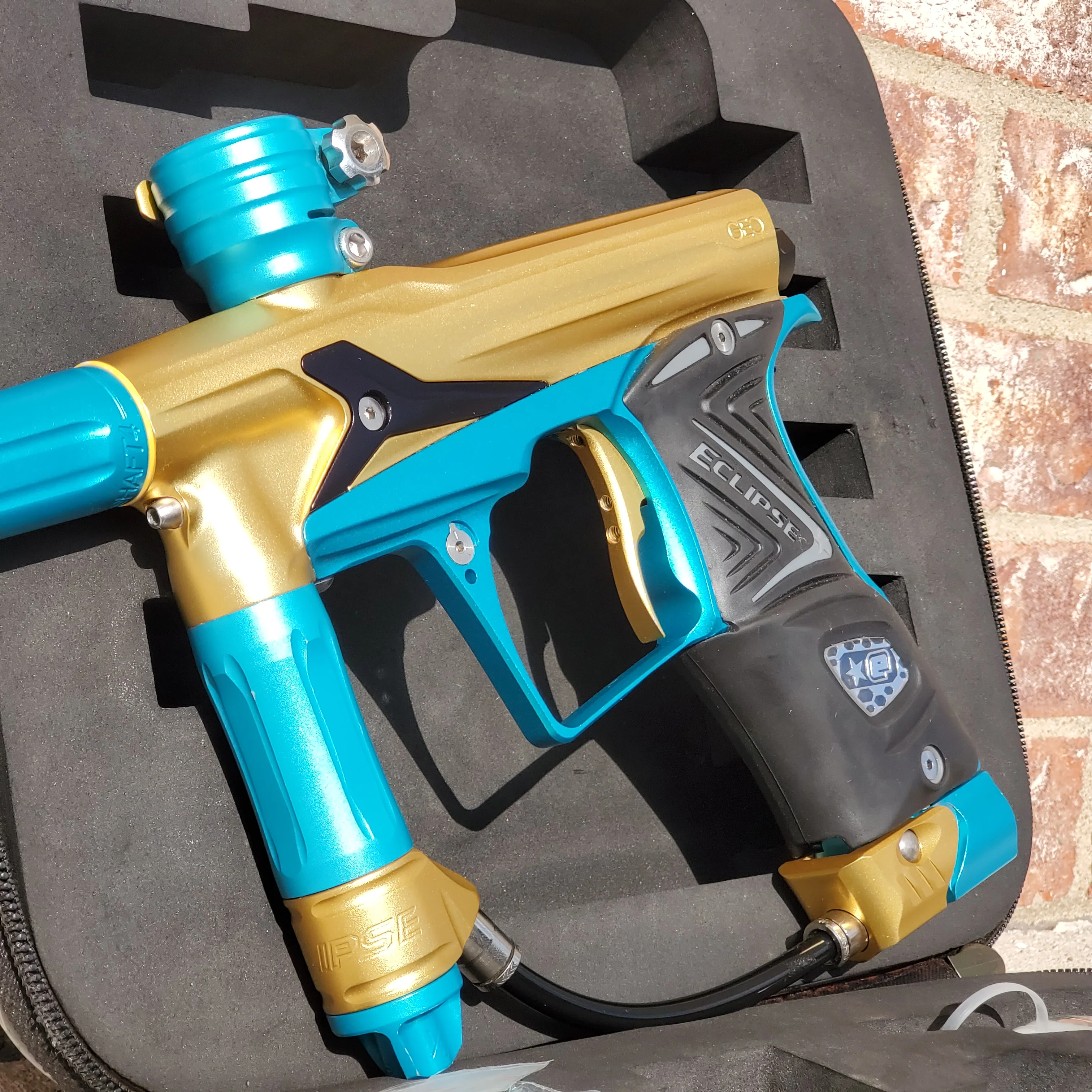Used Planet Eclipse Geo 3 Paintball Gun Gold / Teal - Image 4