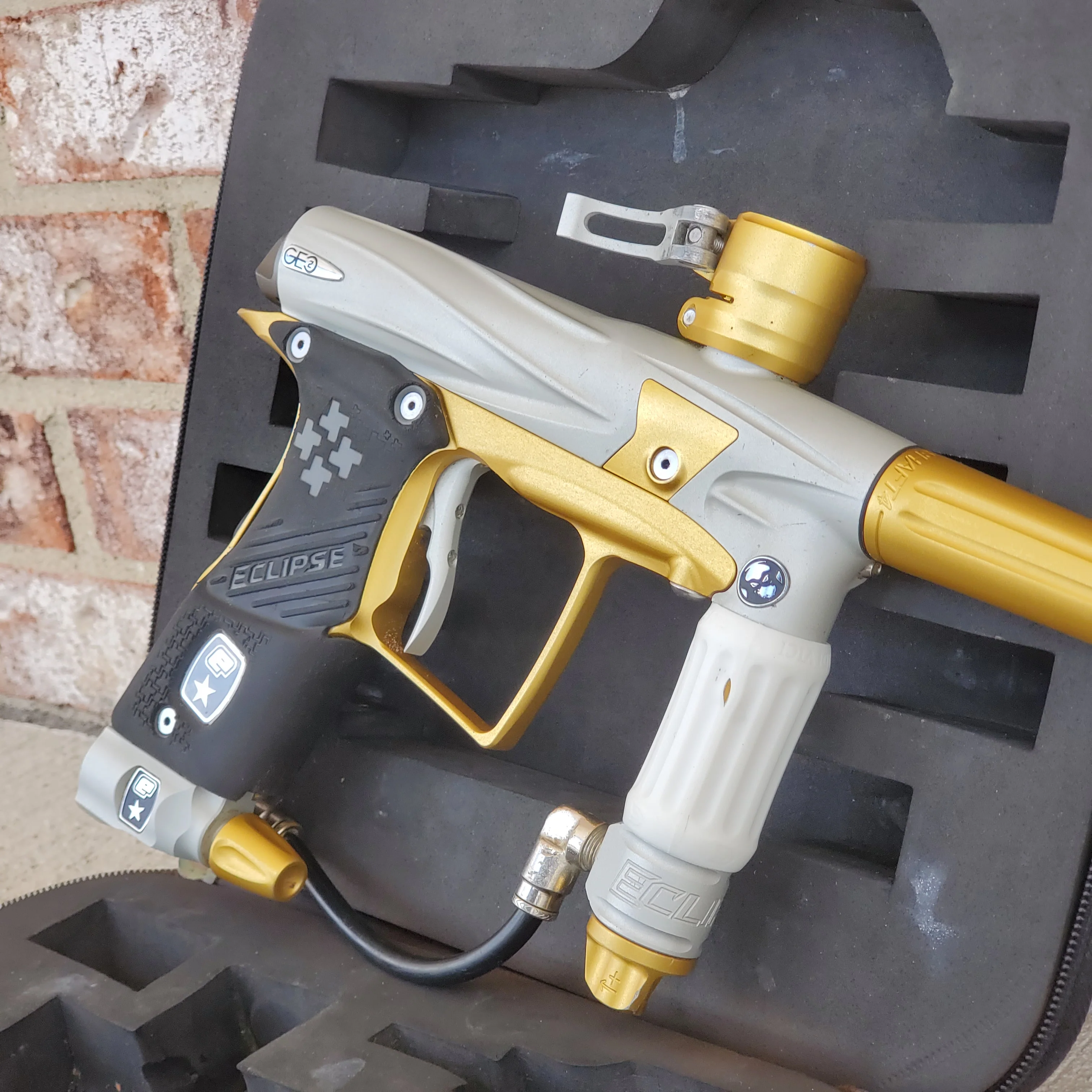 Used Planet Eclipse Geo 2 Paintball Gun W/ IV Core - White / Gold - Image 2