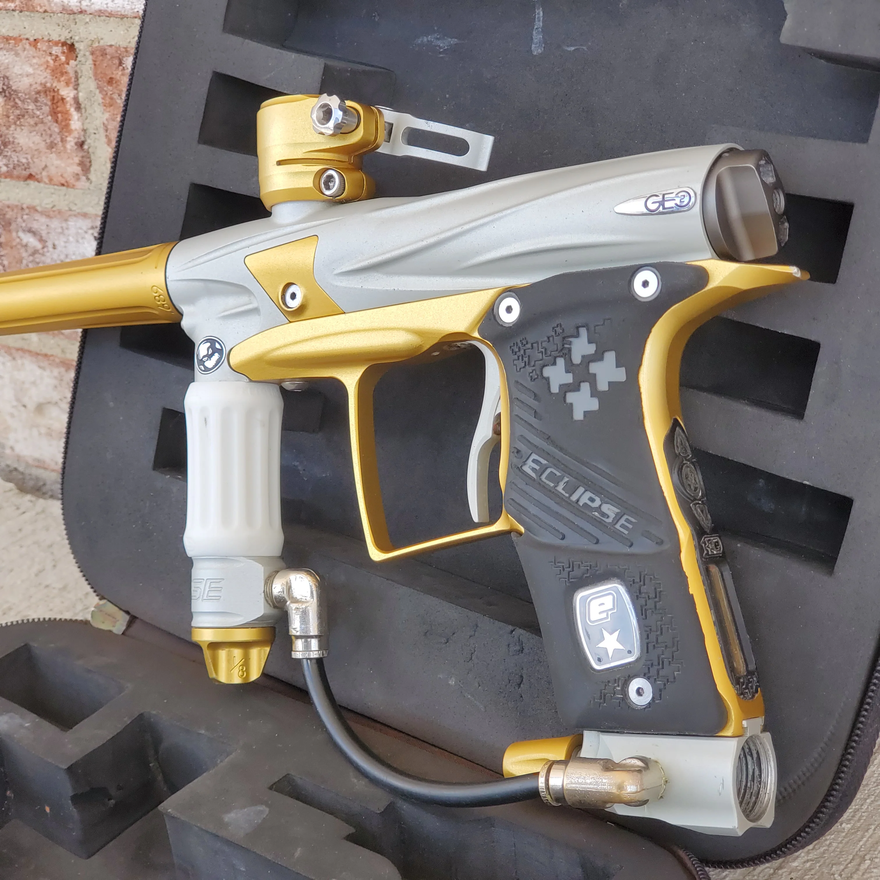 Used Planet Eclipse Geo 2 Paintball Gun W/ IV Core - White / Gold - Image 3