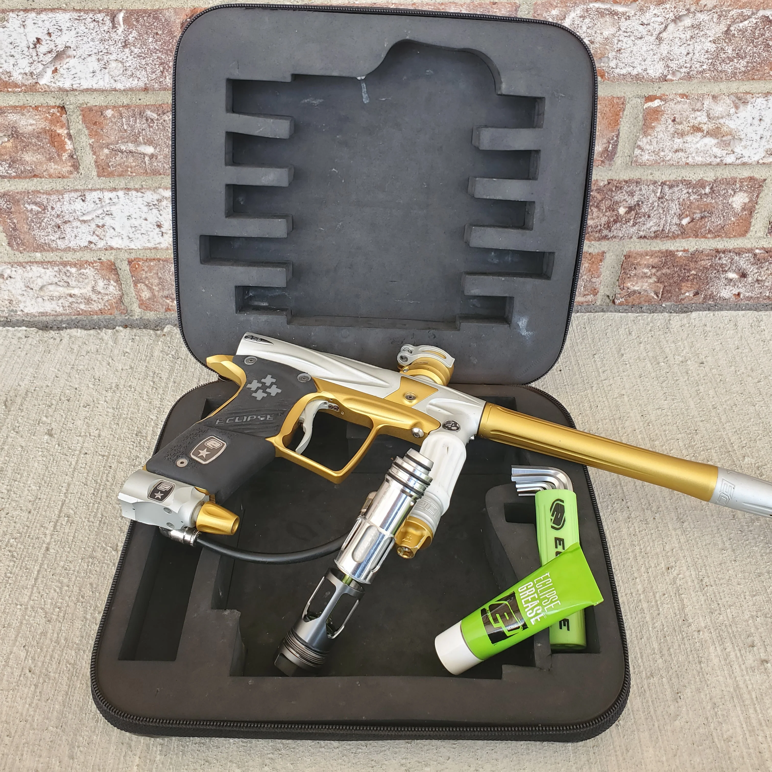 Used Planet Eclipse Geo 2 Paintball Gun W/ IV Core - White / Gold - Image 5