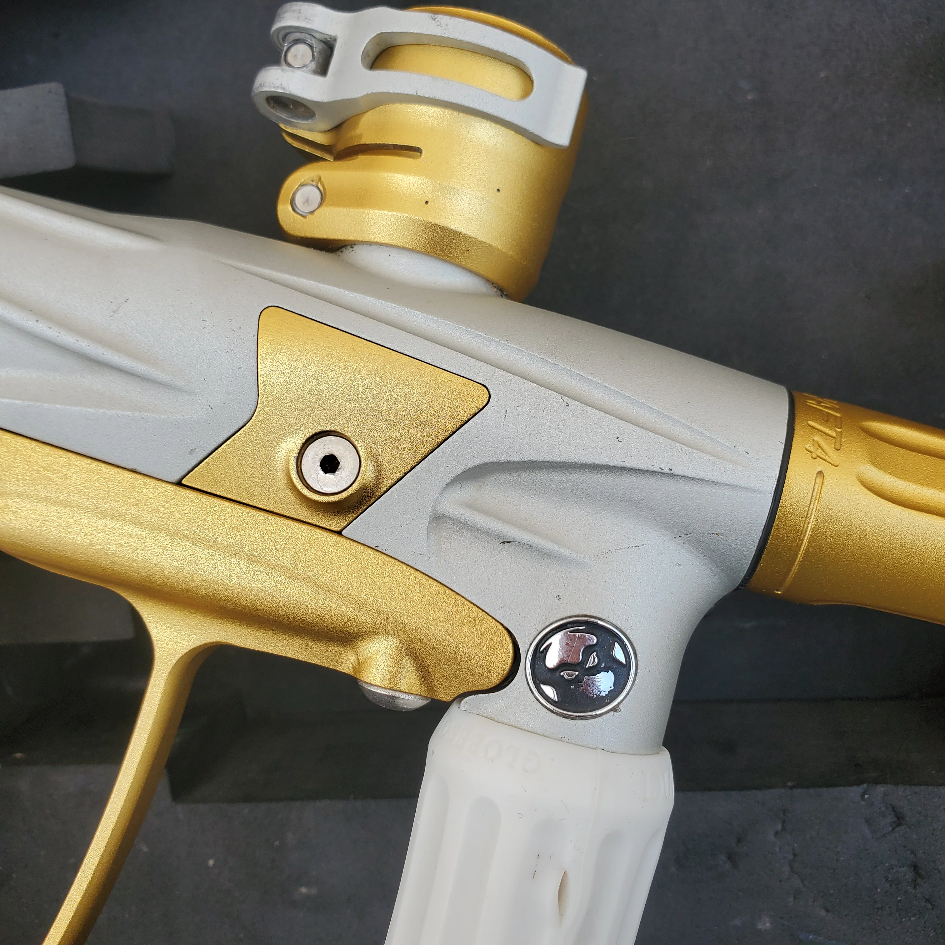 Used Planet Eclipse Geo 2 Paintball Gun W/ IV Core - White / Gold - Image 9