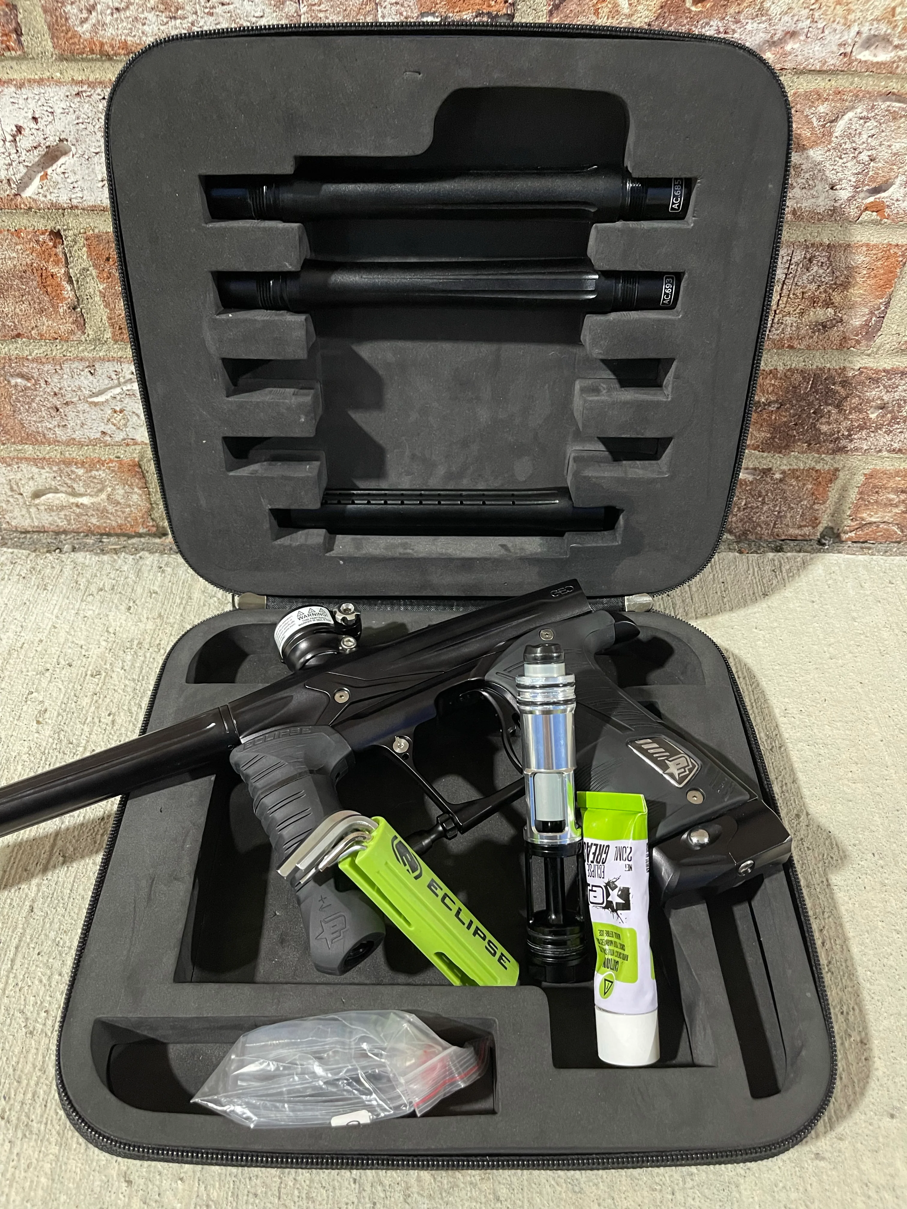 Used Planet Eclipse Geo 3.1 Paintball Gun - Midnight w/ 3 Barrel Back and Extra Barrel Tip - Image 5