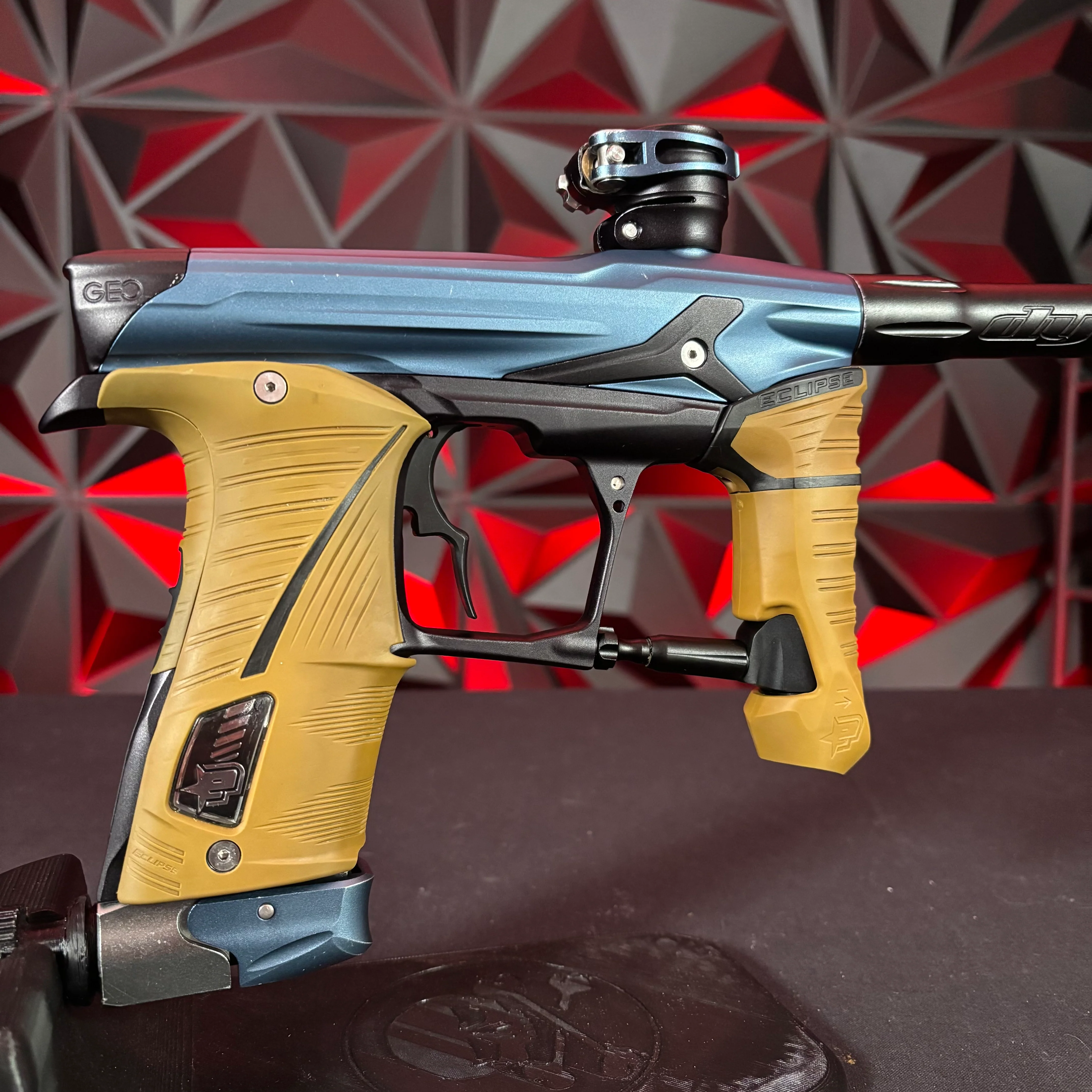 Used Planet Eclipse Geo 3.5 Paintball Gun - Blue/Black w/Dye UL Barrel and Earth Grip Kit - Image 2