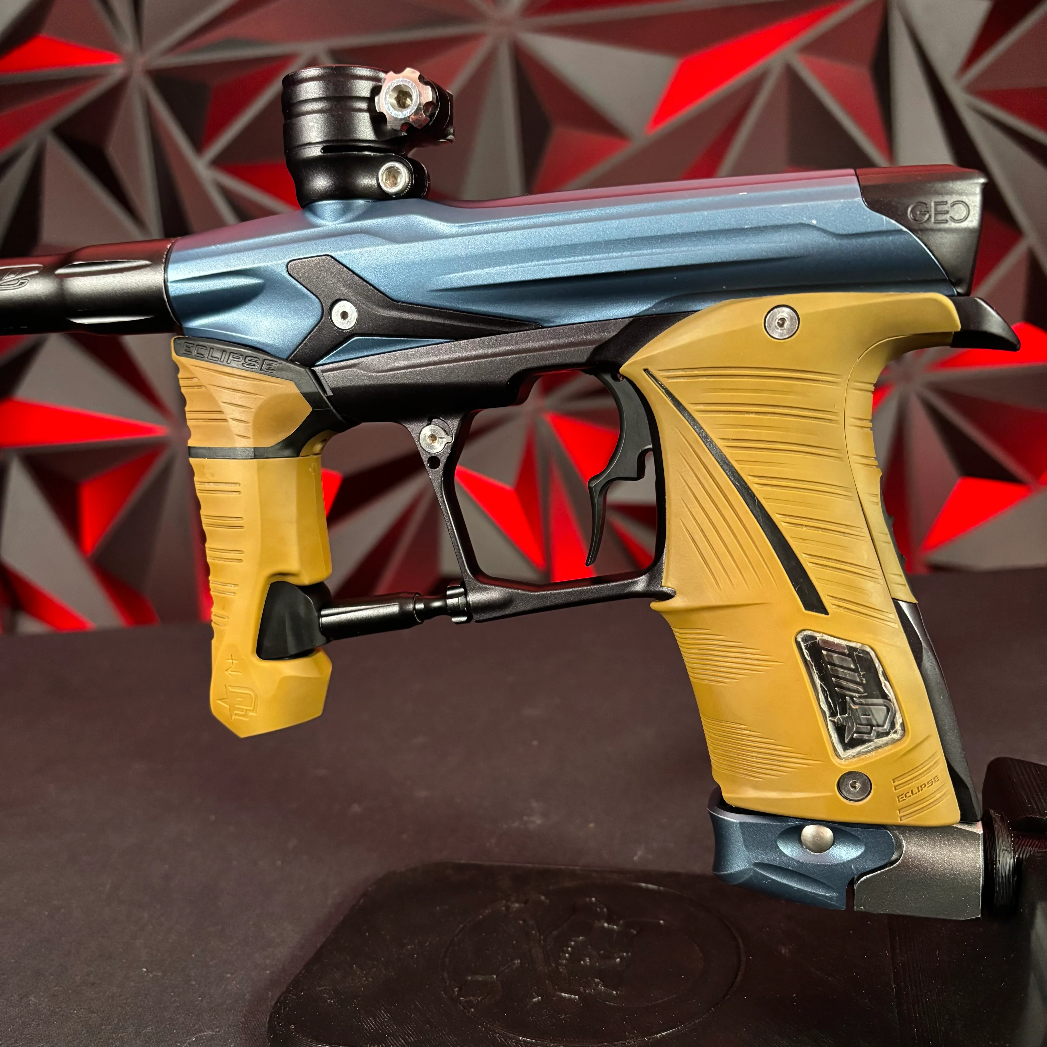 Used Planet Eclipse Geo 3.5 Paintball Gun - Blue/Black w/Dye UL Barrel and Earth Grip Kit - Image 3