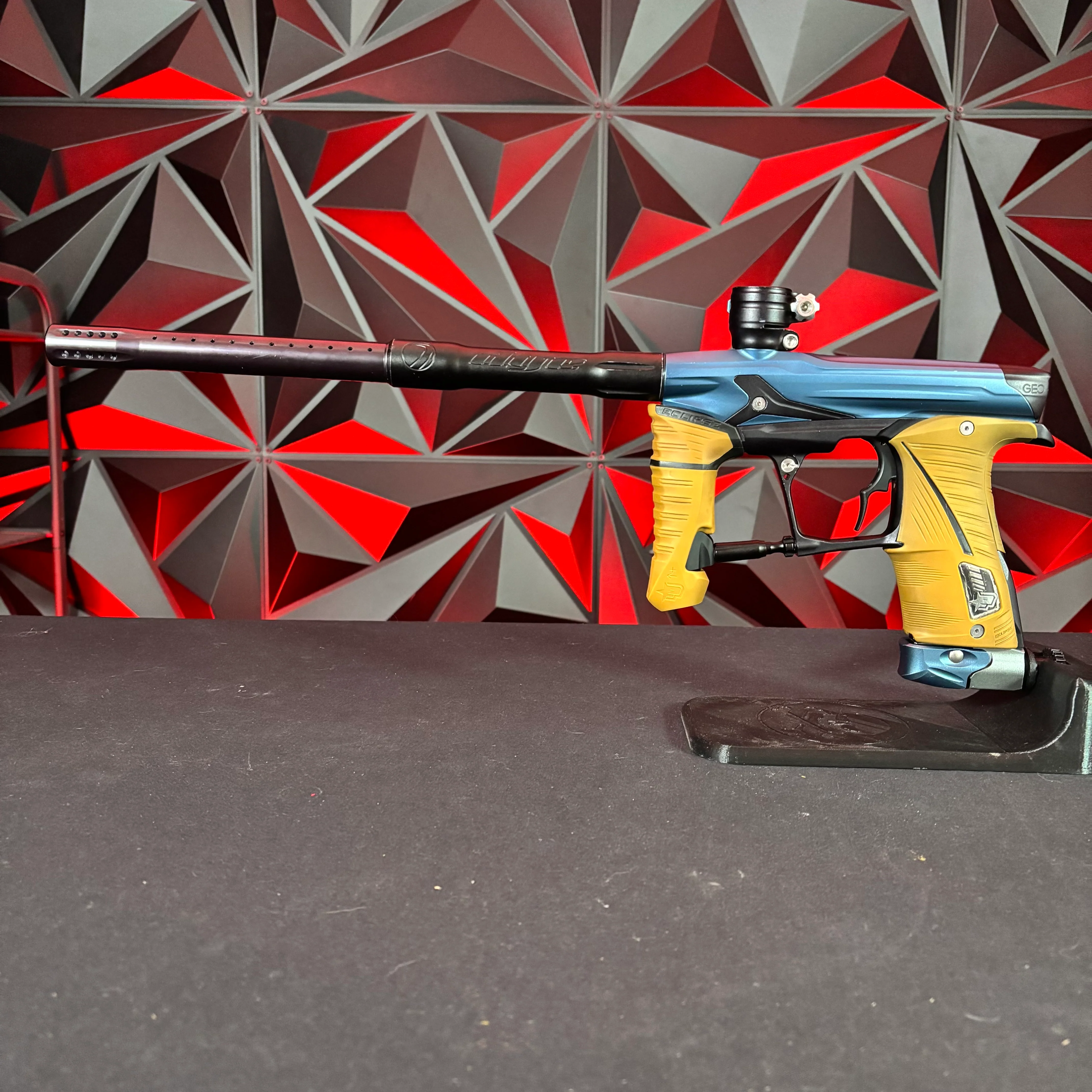 Used Planet Eclipse Geo 3.5 Paintball Gun - Blue/Black w/Dye UL Barrel and Earth Grip Kit - Image 7