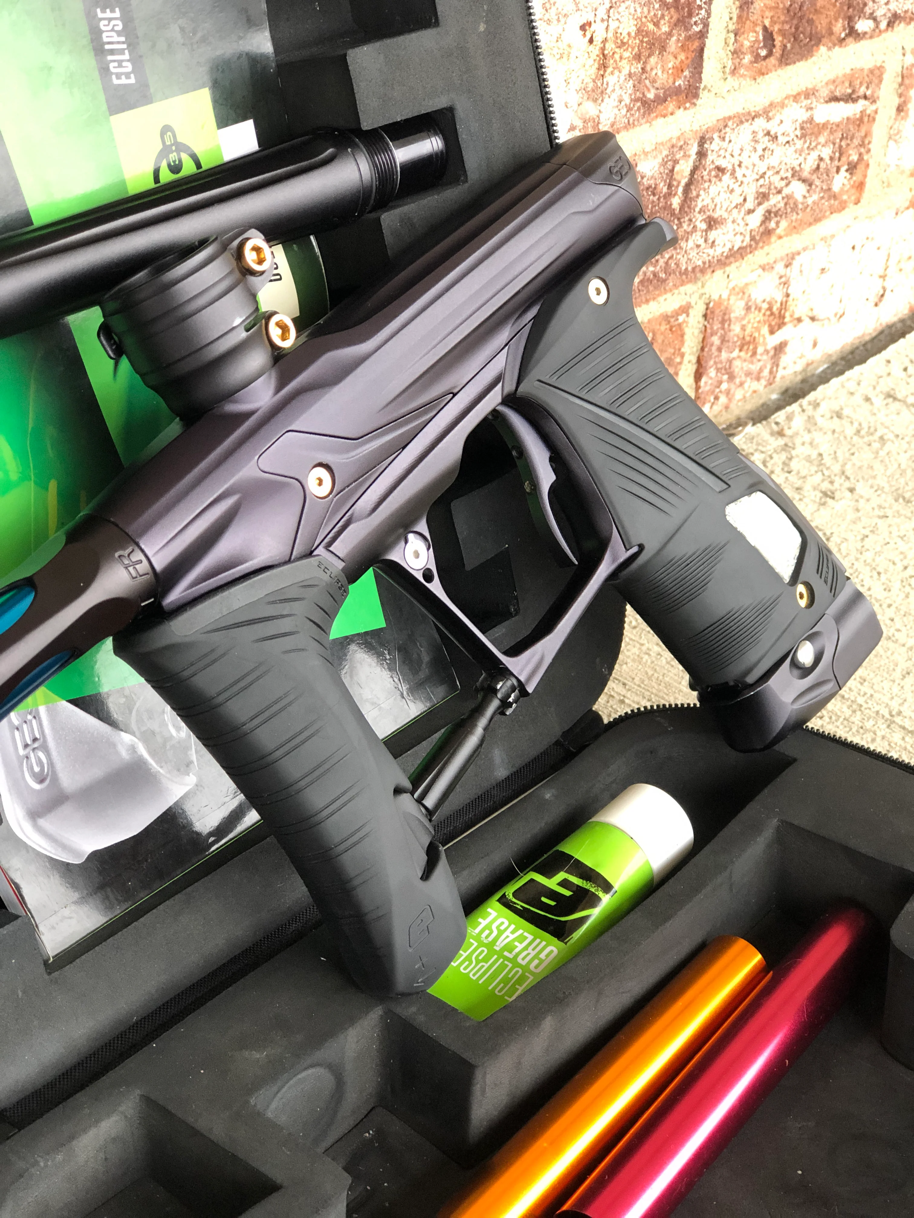 Used Planet Eclipse Geo 3.5 Paintball Gun - Midnight w/ Gold Screw Kit - Image 4