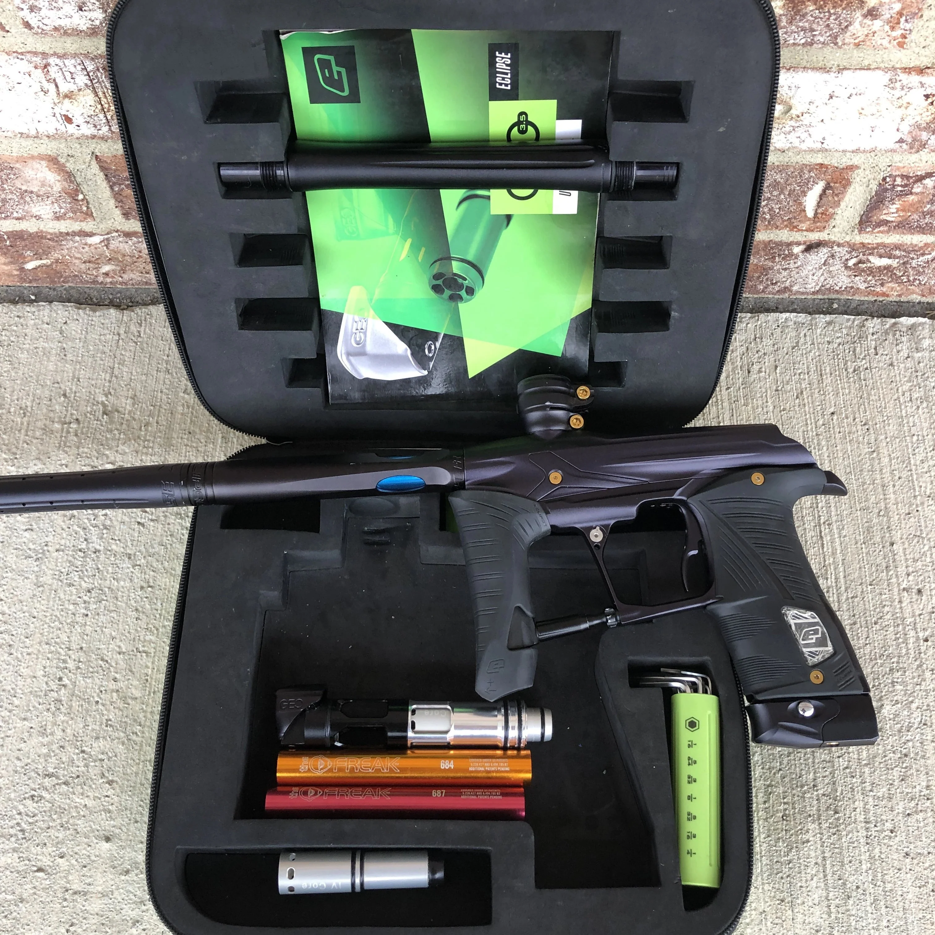 Used Planet Eclipse Geo 3.5 Paintball Gun - Midnight w/ Gold Screw Kit - Image 5