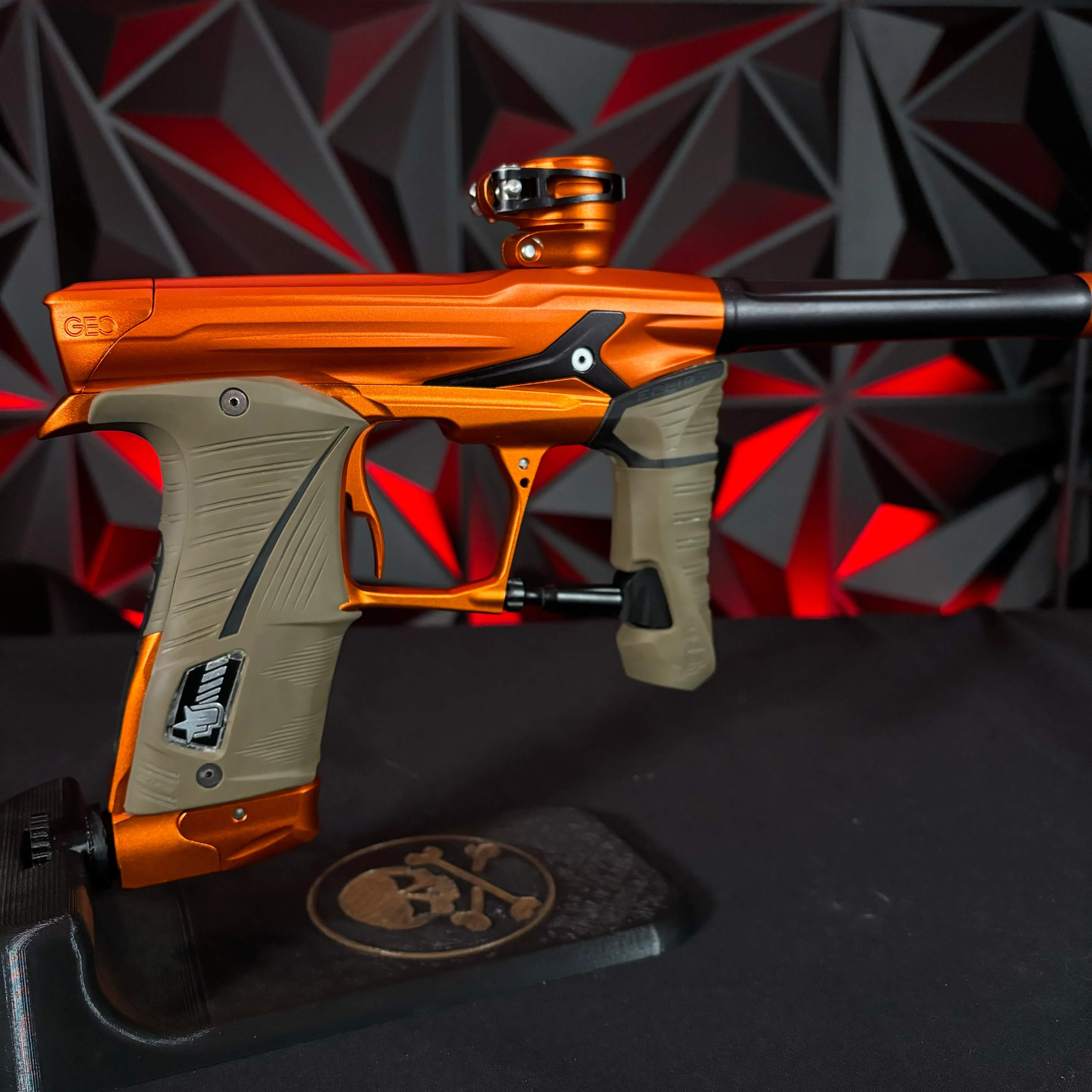 Used Planet Eclipse Geo 3.5 Paintball Gun - Orange/Black w/FDE Grips, Hard Tip Bolt, Soft Tip Bolt - Image 2