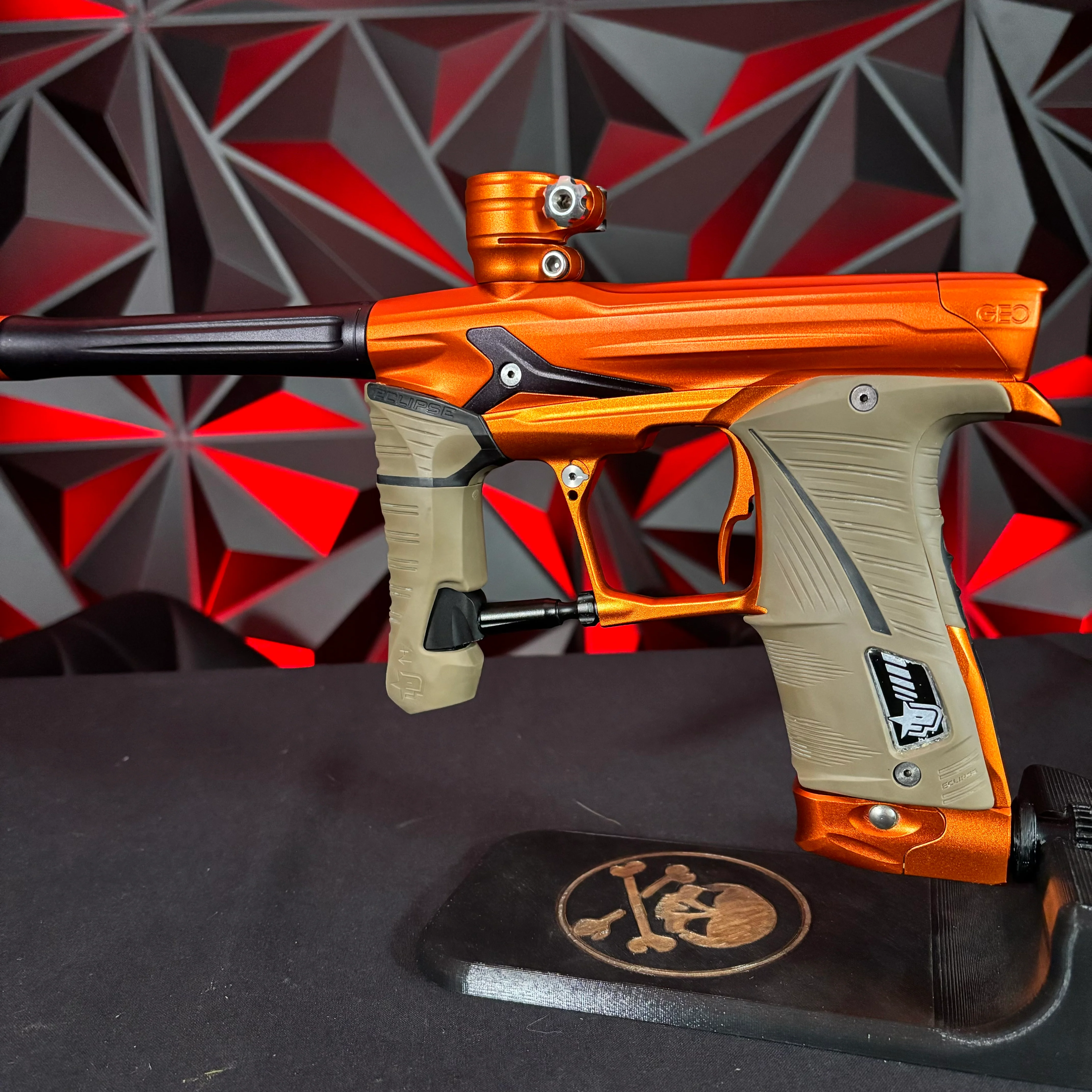 Used Planet Eclipse Geo 3.5 Paintball Gun - Orange/Black w/FDE Grips, Hard Tip Bolt, Soft Tip Bolt - Image 3