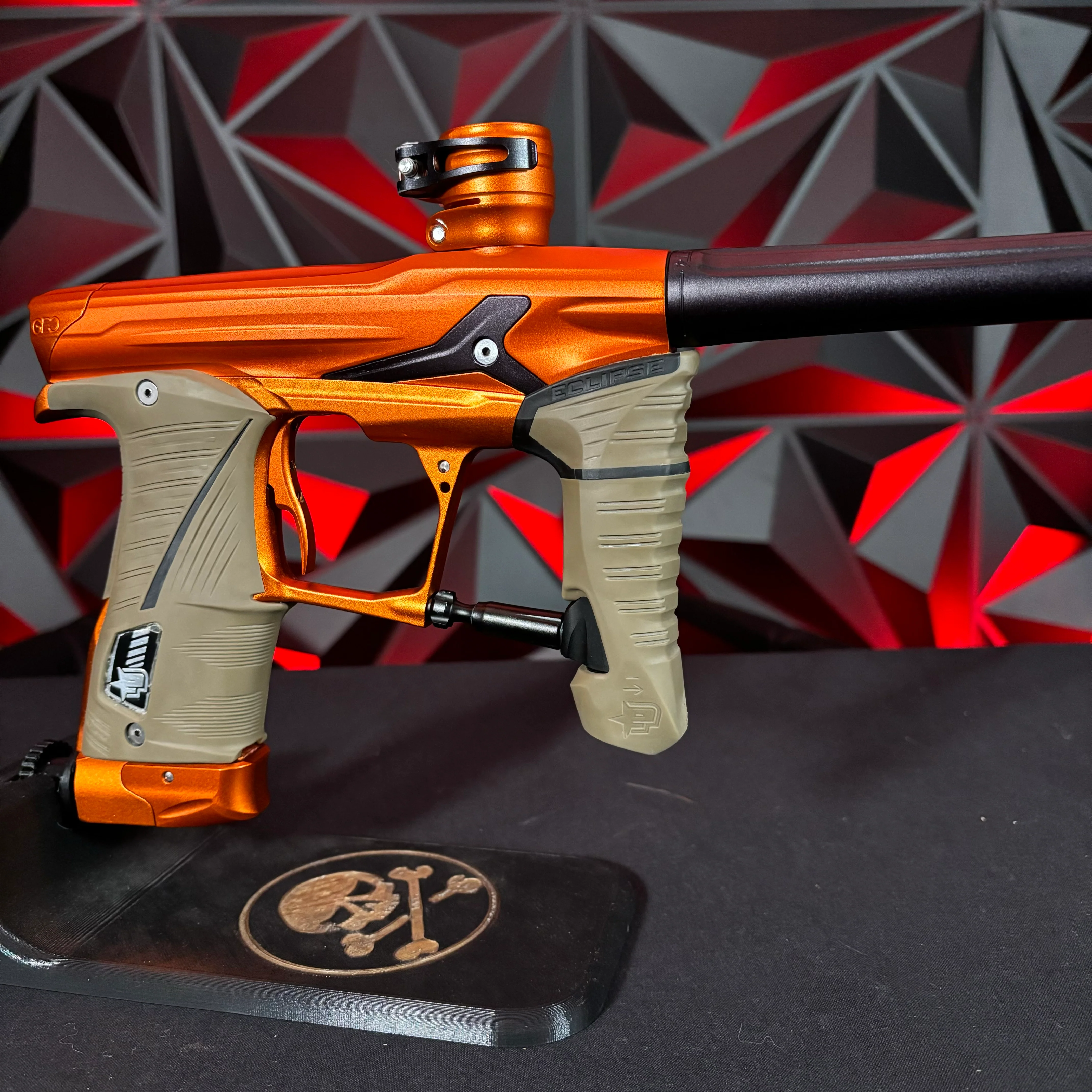 Used Planet Eclipse Geo 3.5 Paintball Gun - Orange/Black w/FDE Grips, Hard Tip Bolt, Soft Tip Bolt - Image 4