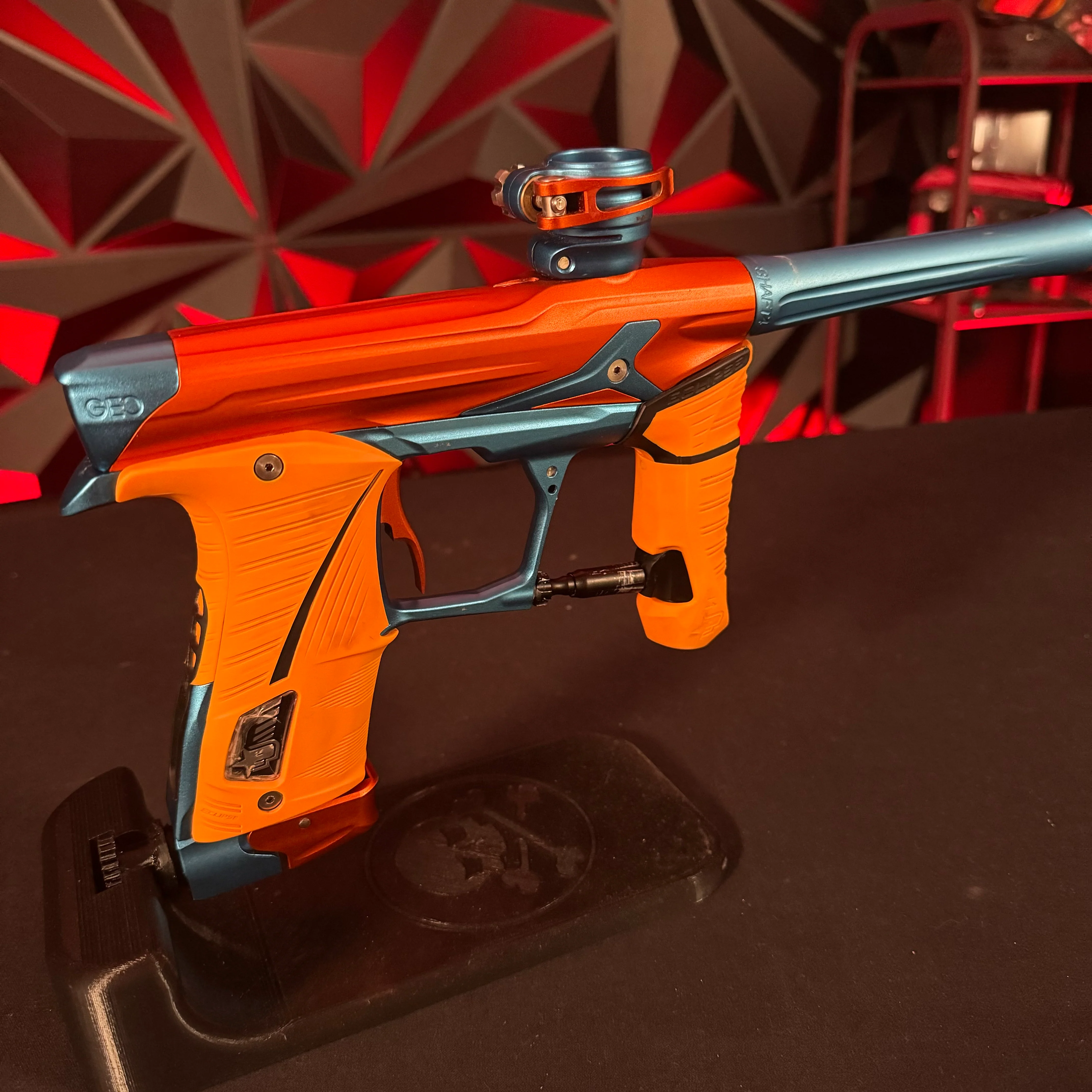 Used Planet Eclipse Geo 3.5 Paintball Gun - Orange/Blue - Image 2