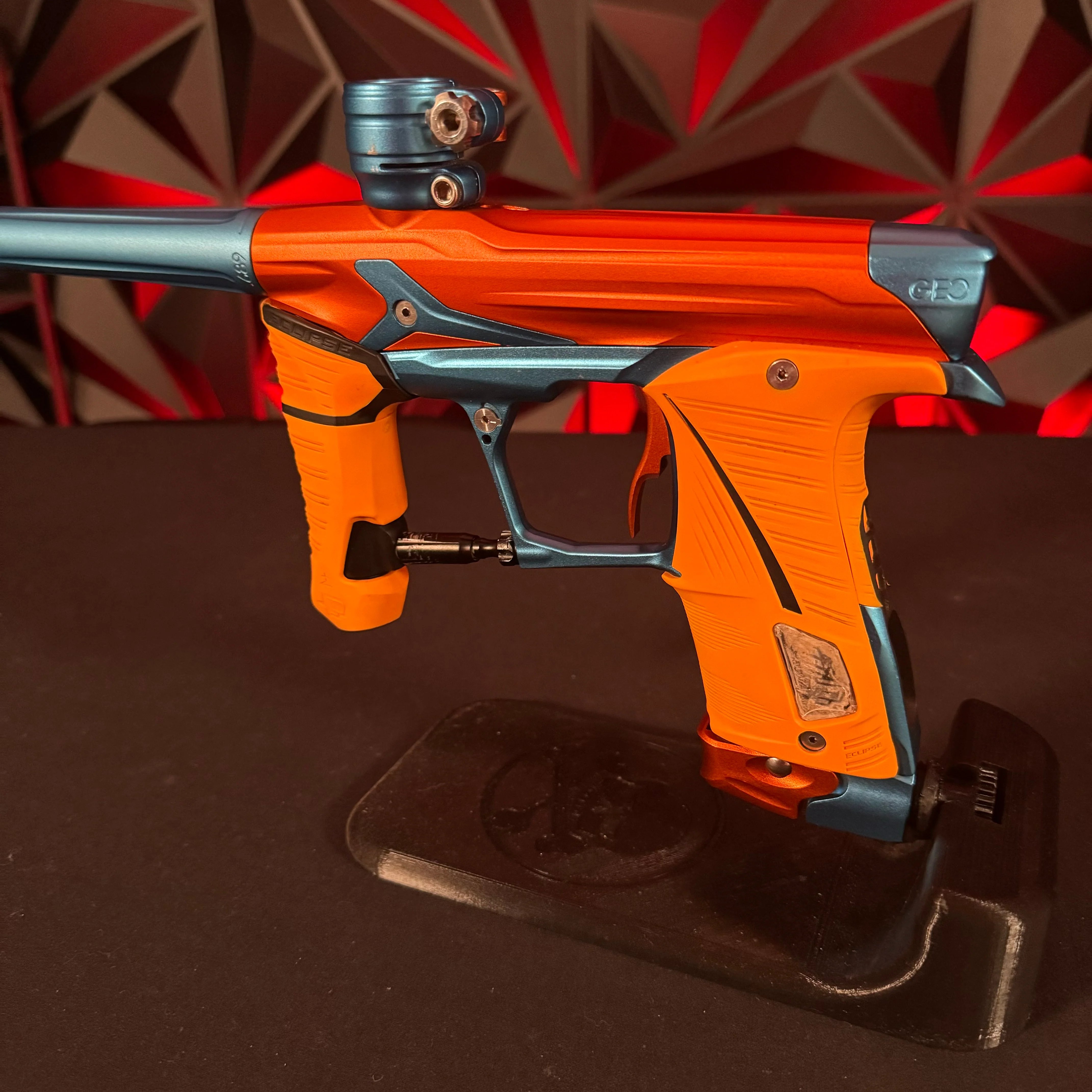 Used Planet Eclipse Geo 3.5 Paintball Gun - Orange/Blue - Image 3